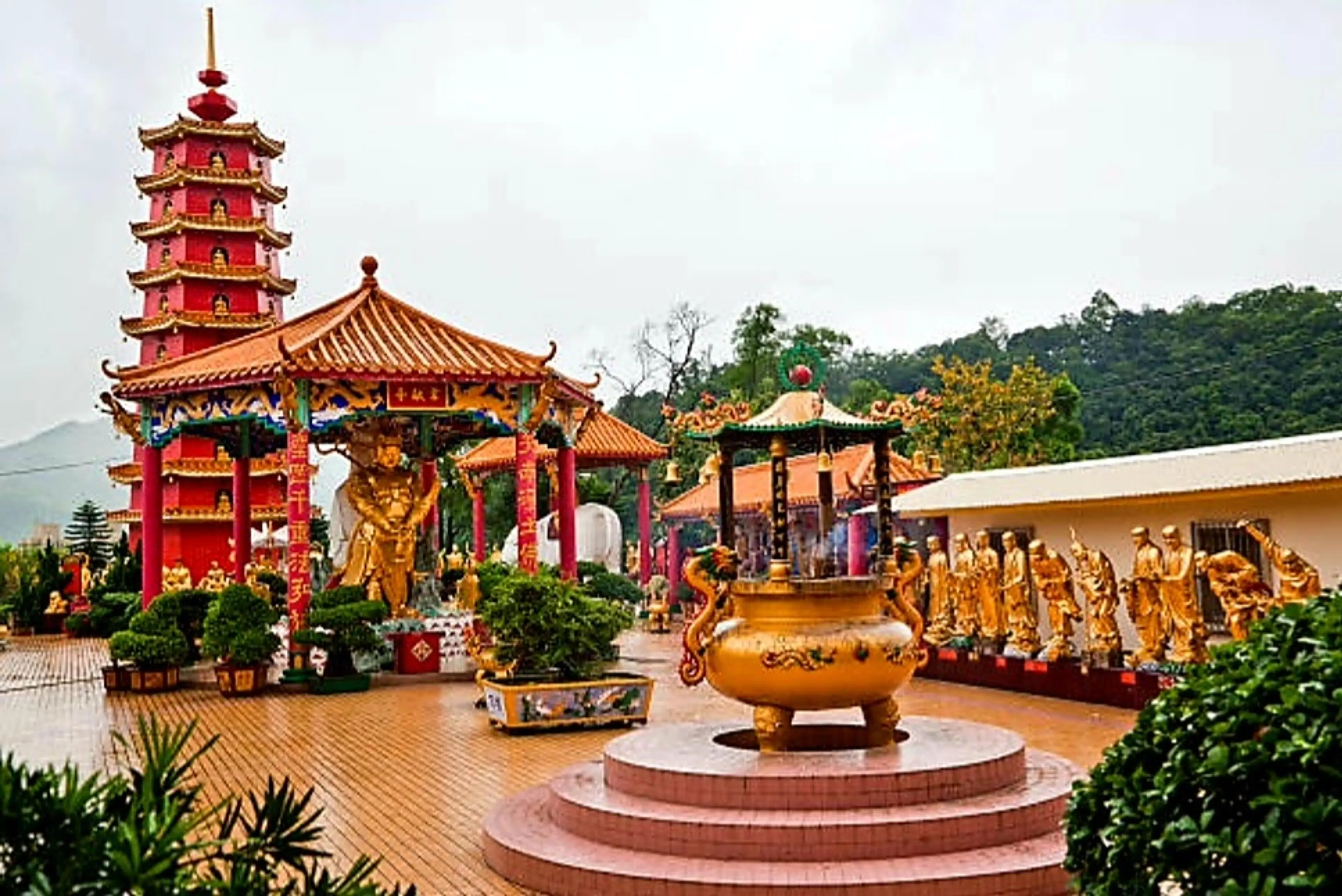 Ten Thousand Buddhas Monastery