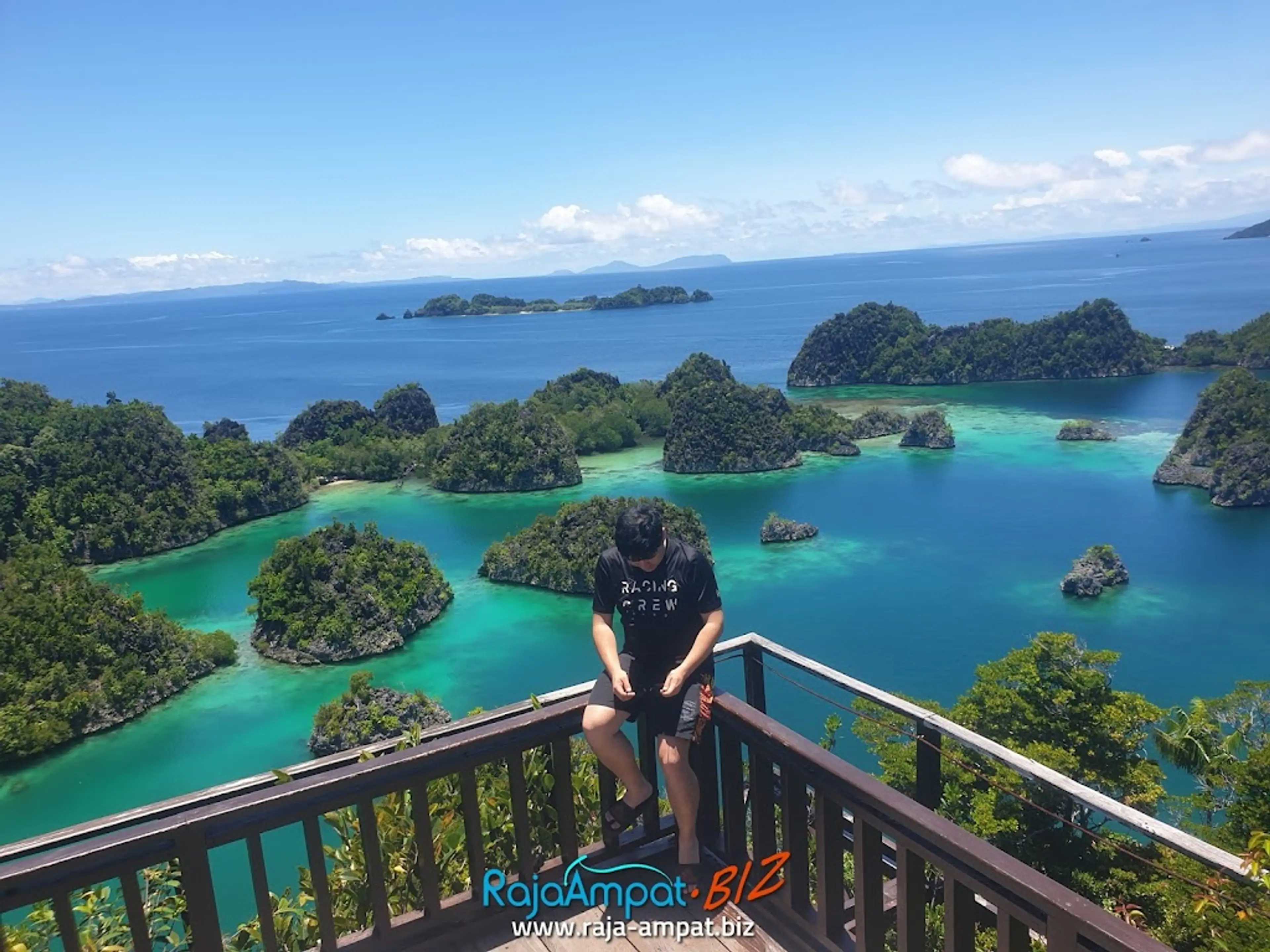 Boat tour of surrounding islands