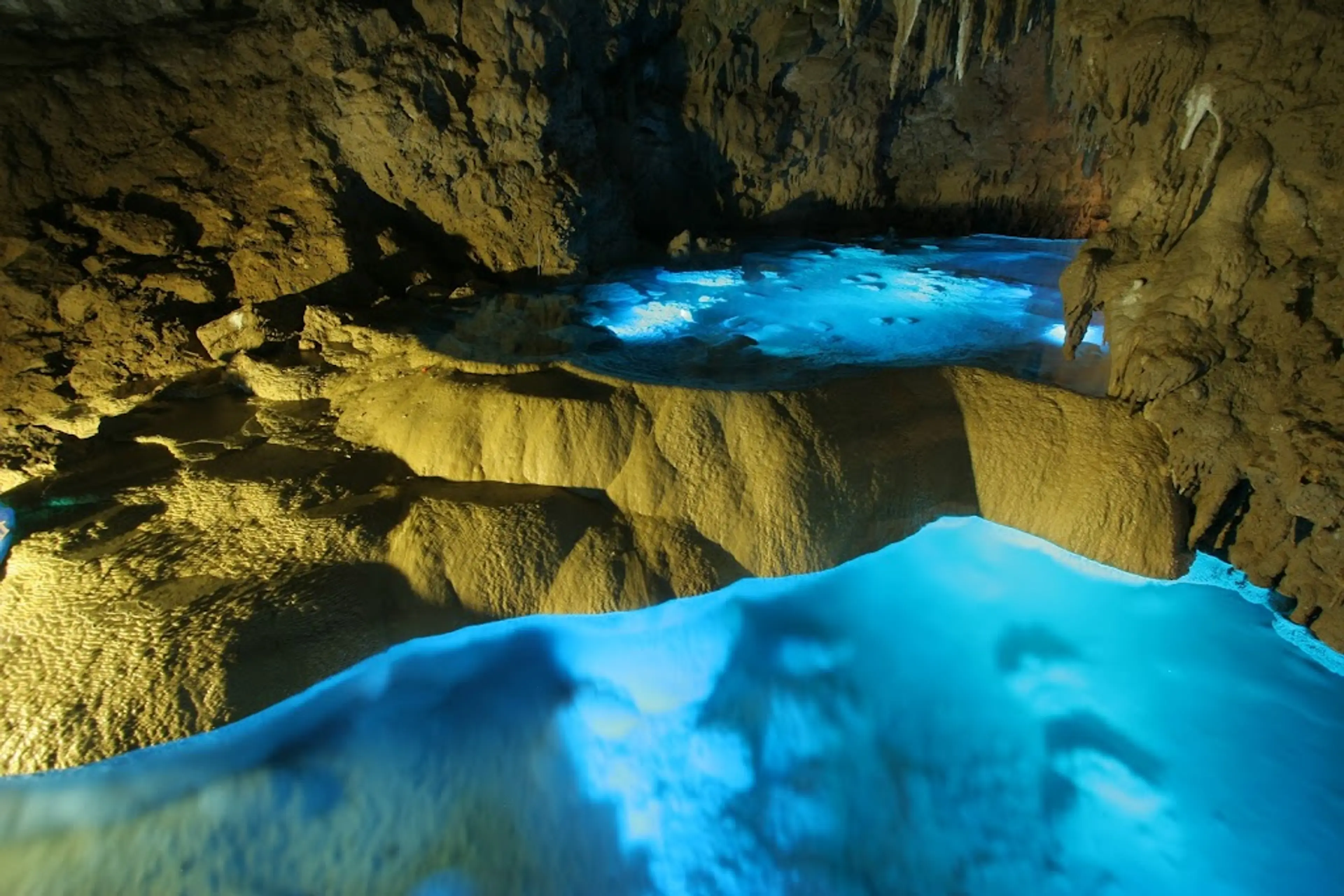 Gyokusendo Cave