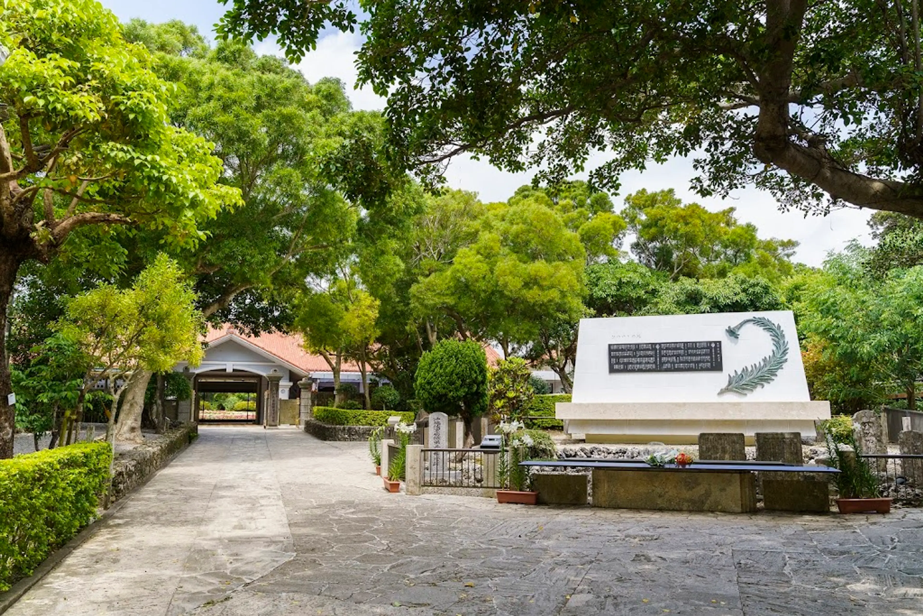 Himeyuri Monument and Himeyuri Peace Museum