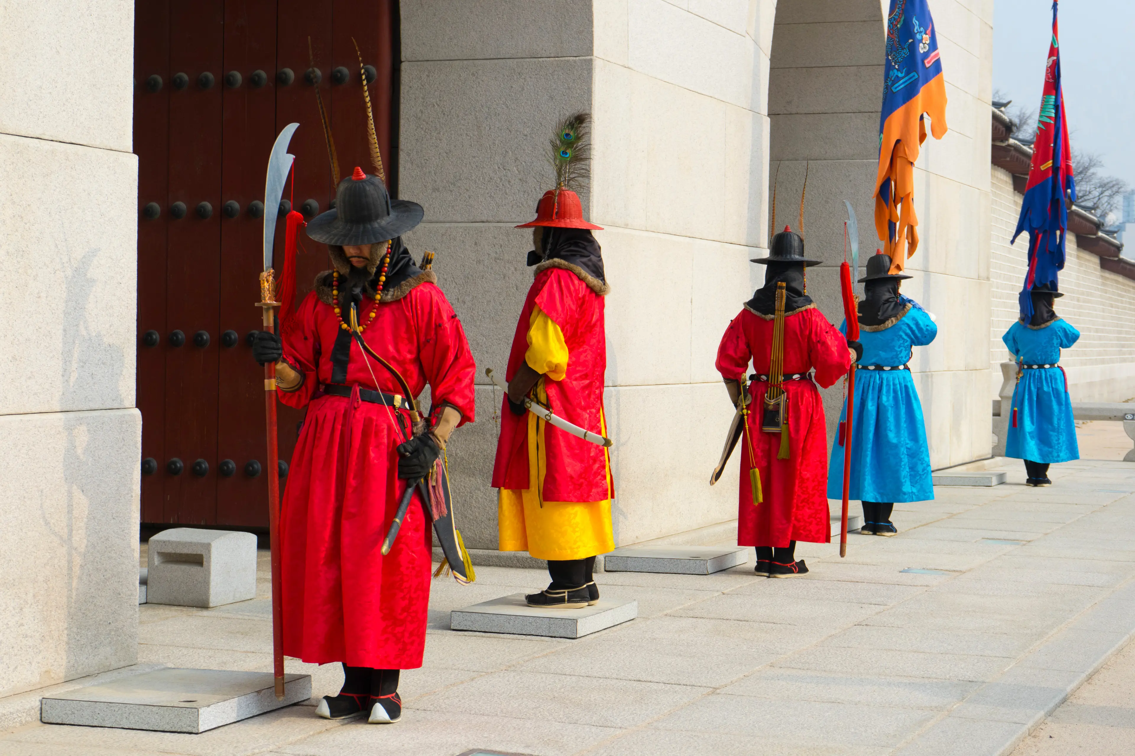 Changing of the guard ceremony at Gyeongbokgung Palace