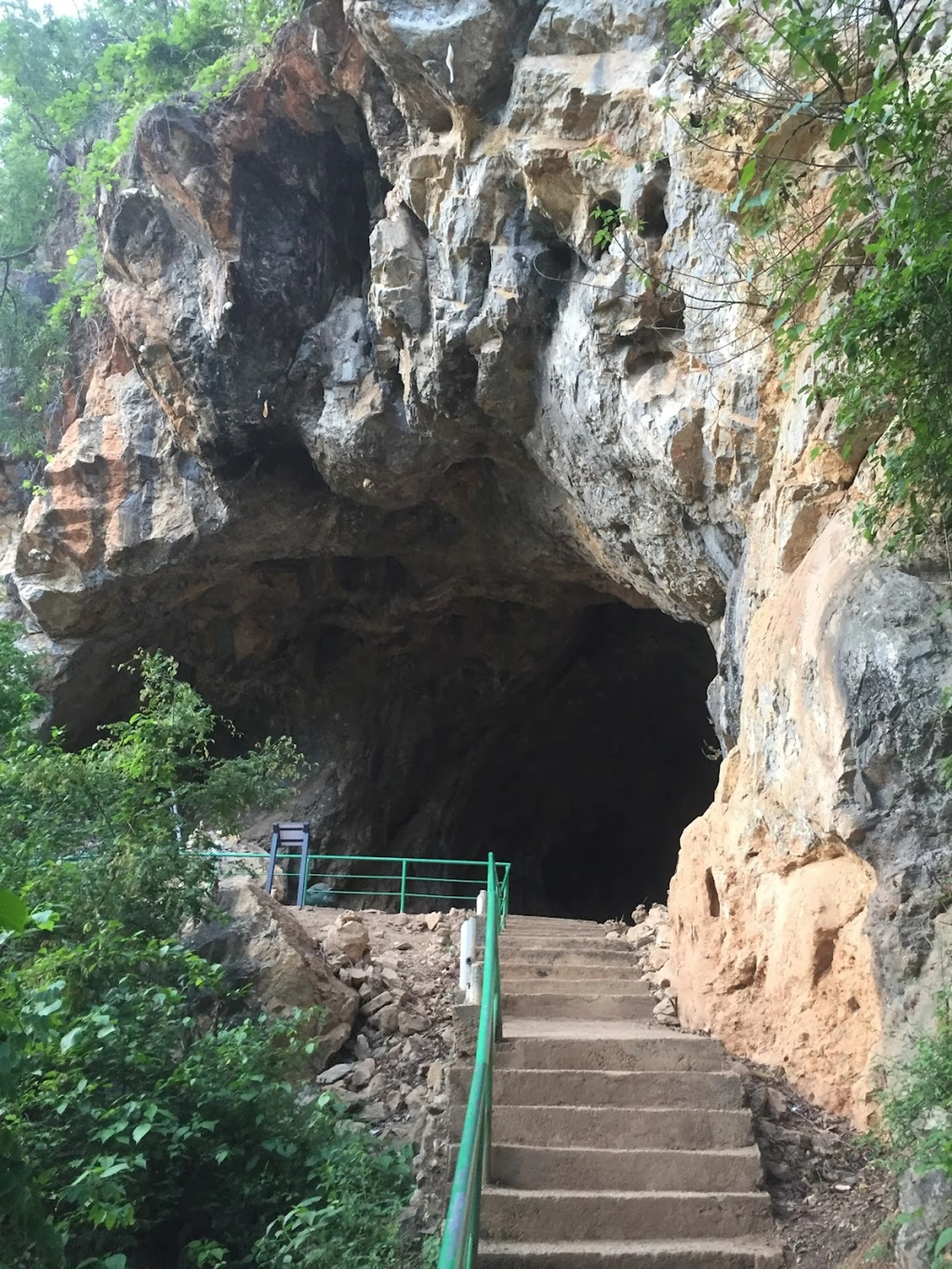 Tham Phu Kham Cave