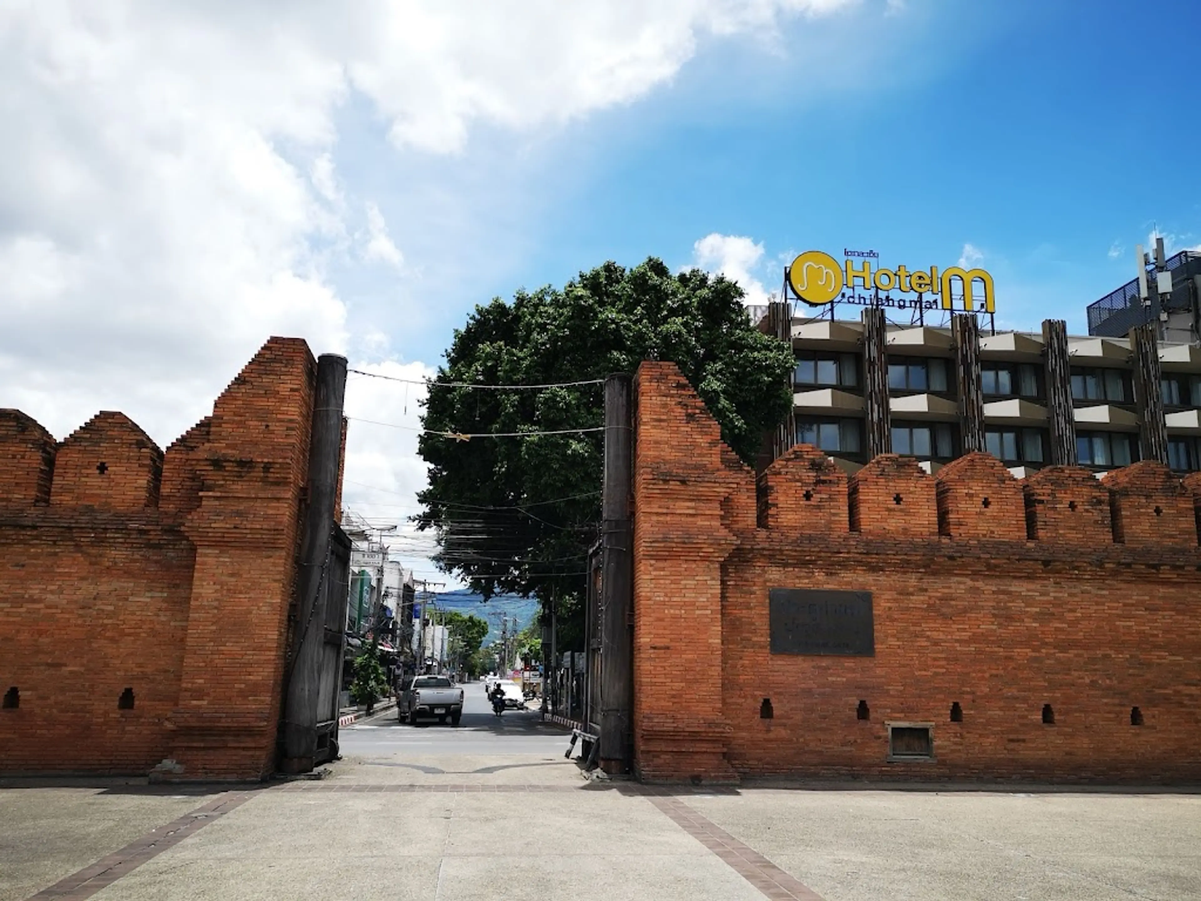 Thapae Gate