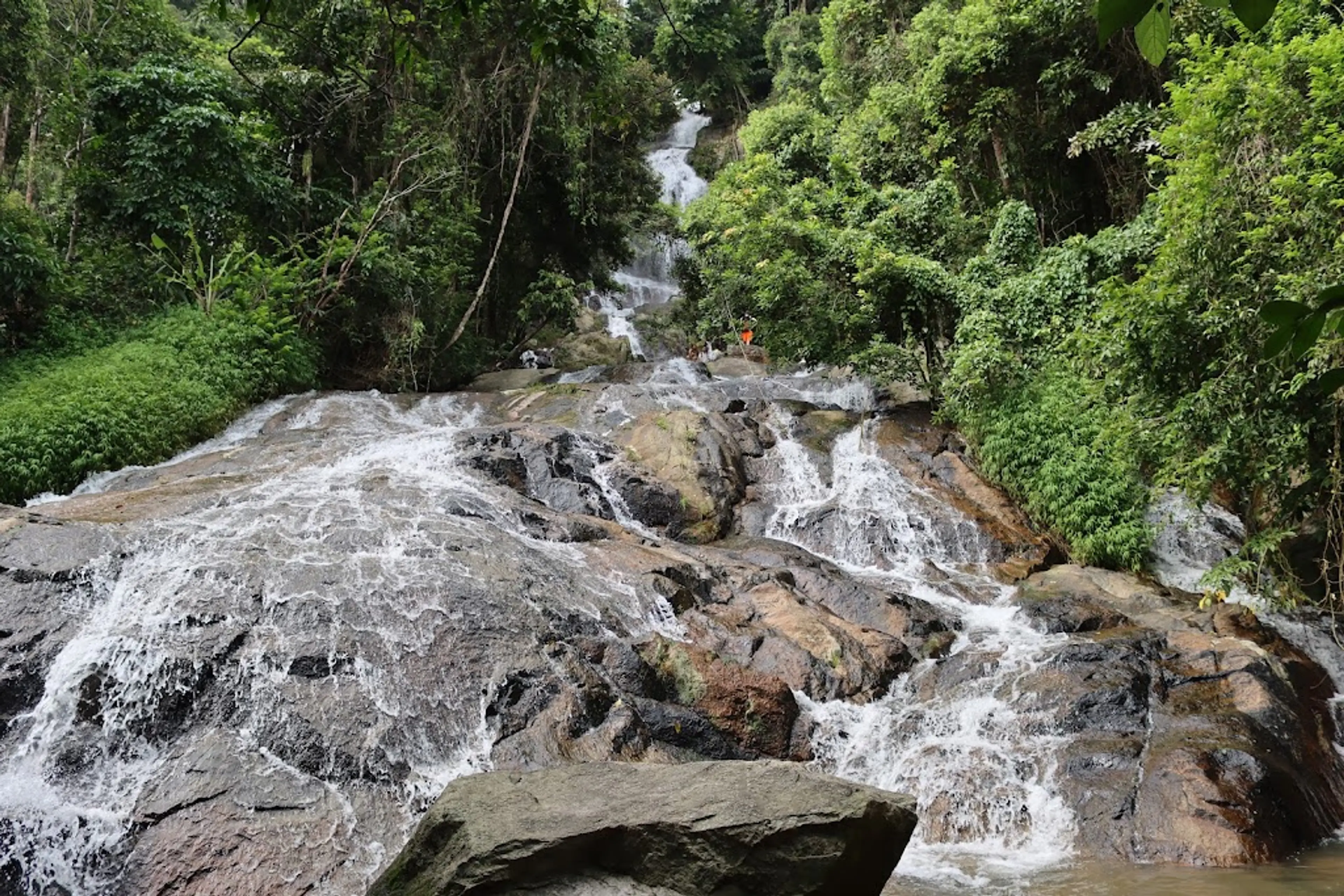 Na Mueang Waterfall