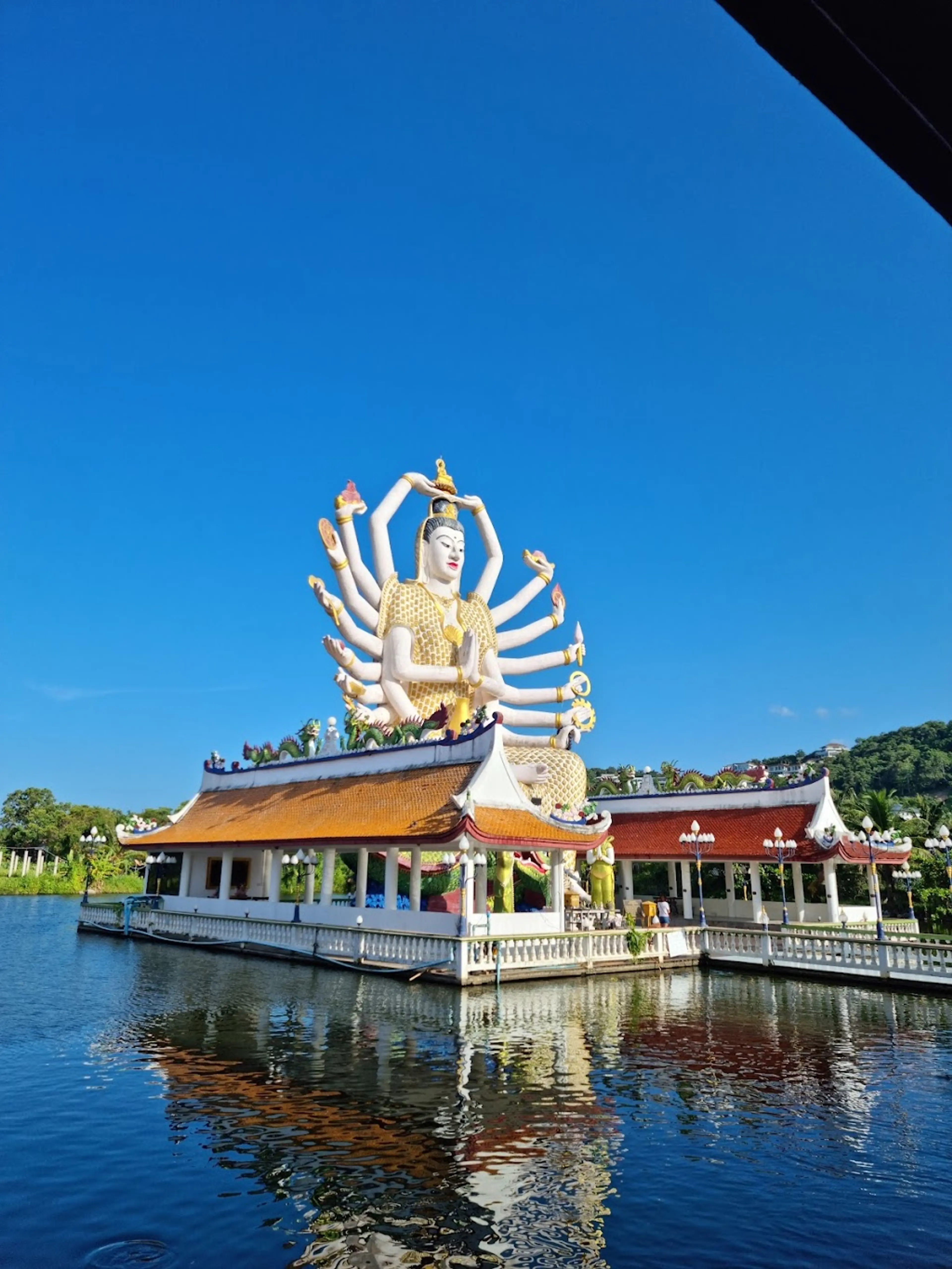 Wat Plai Laem