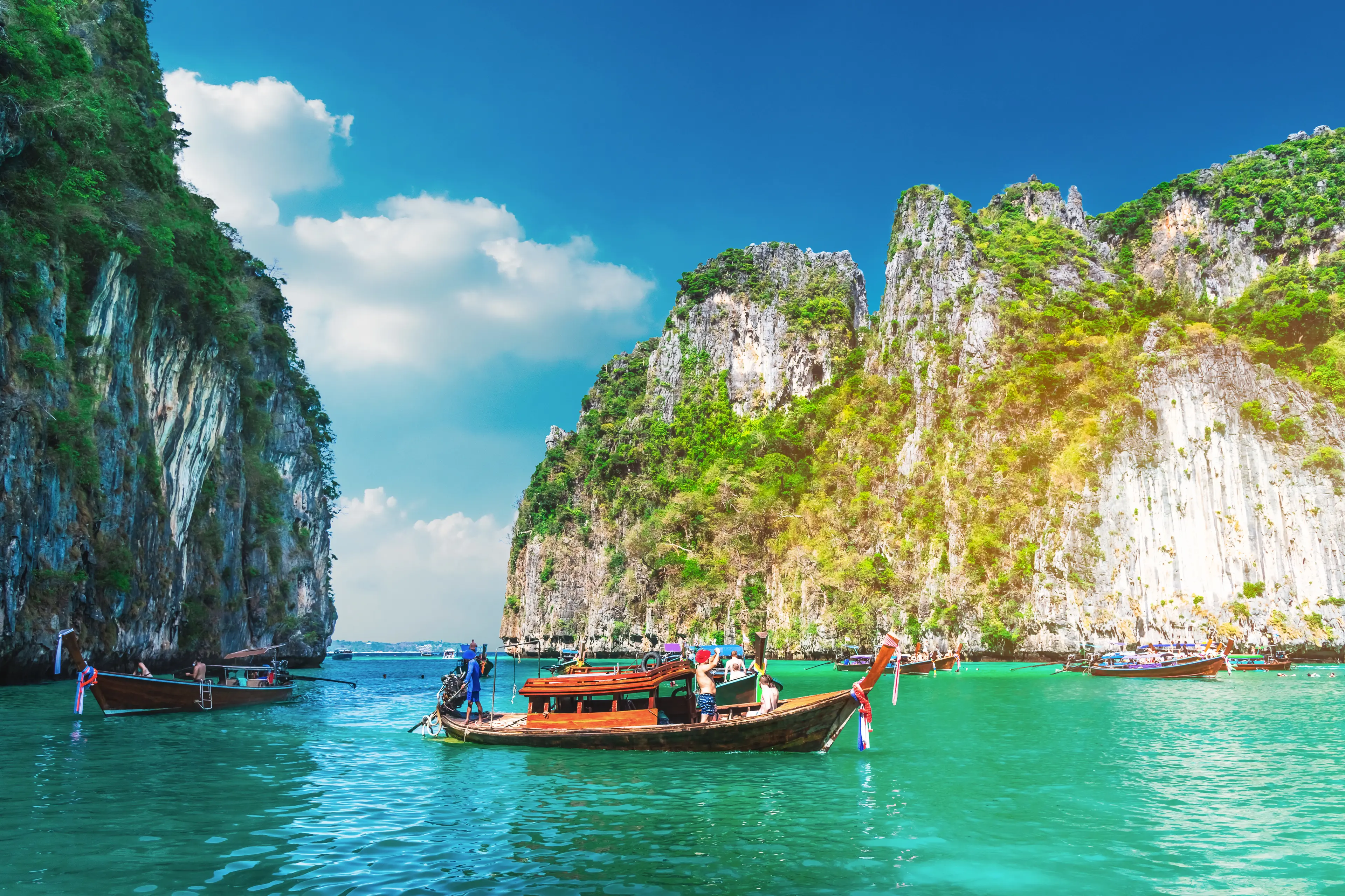 Boat tour to Phi Phi Leh