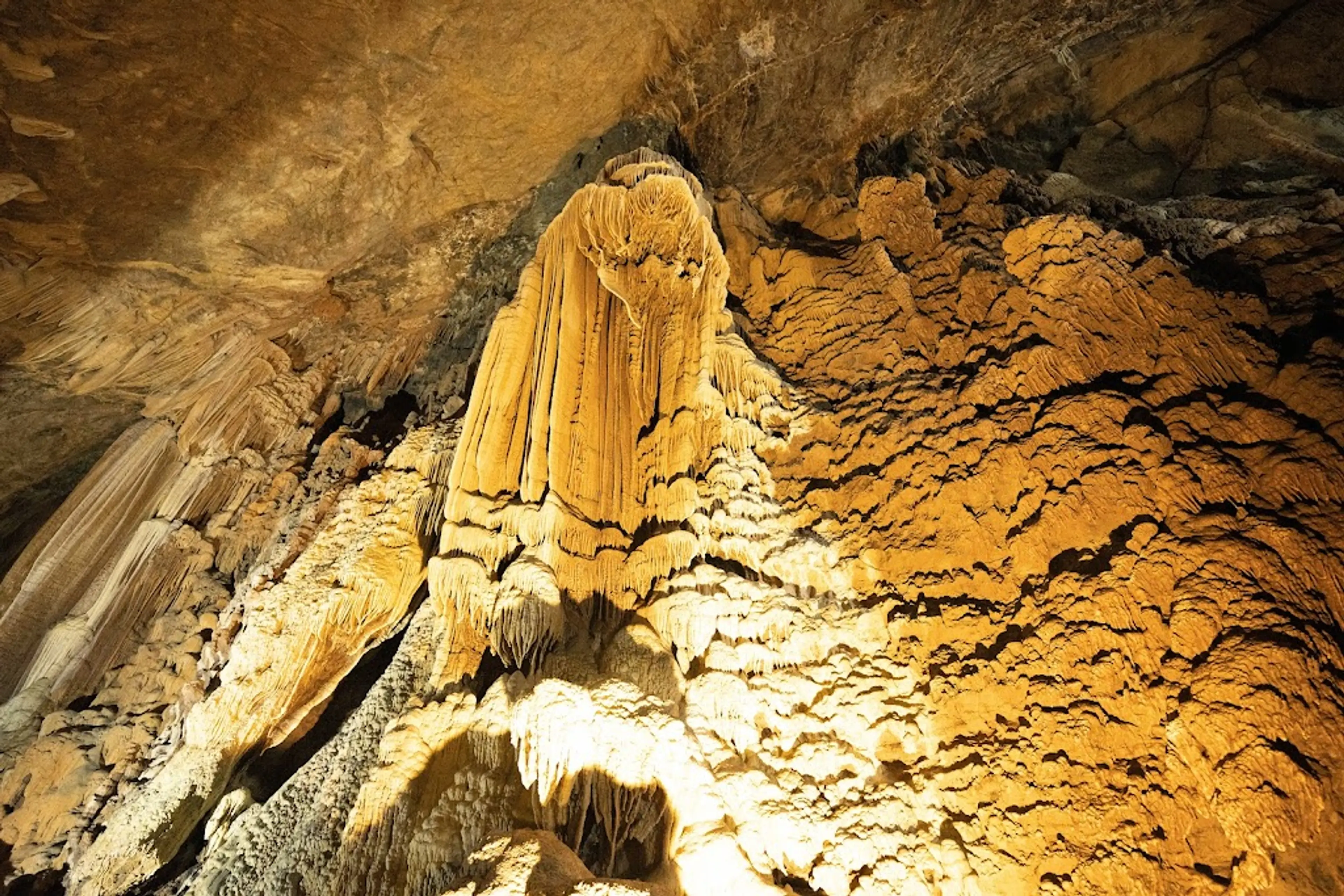 Lung Khuy Cave