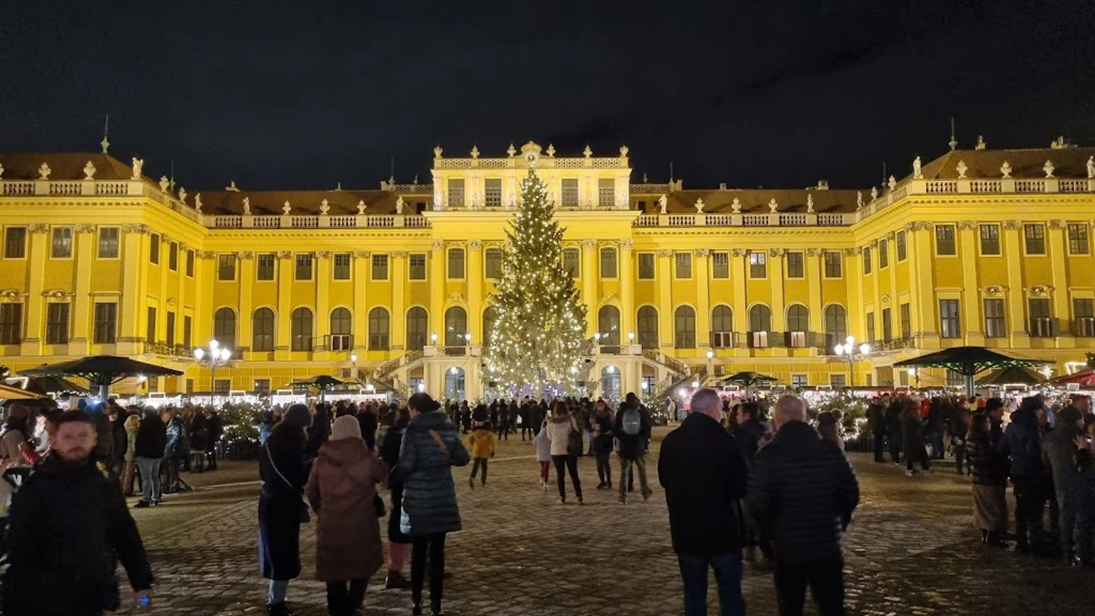 Schönbrunn Palace Christmas Market