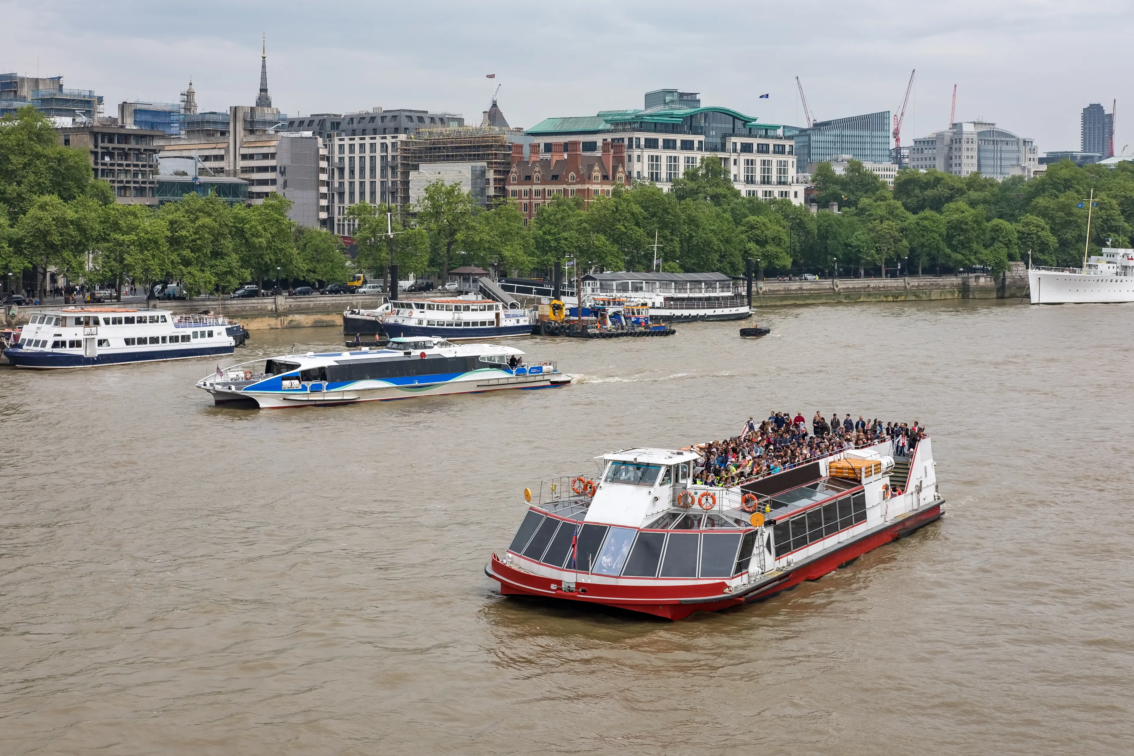 Thames River cruise