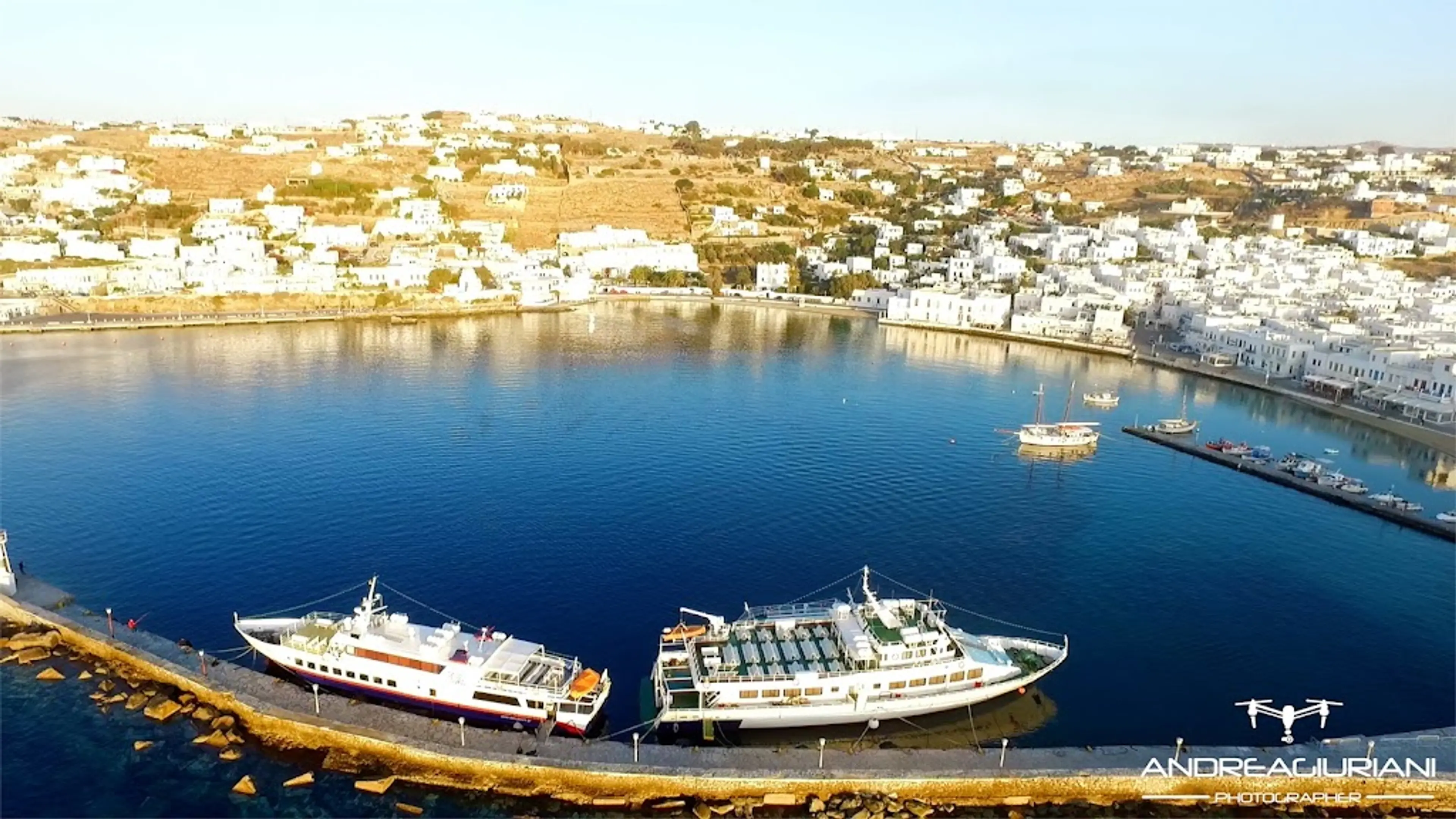 Boat tour around Delos