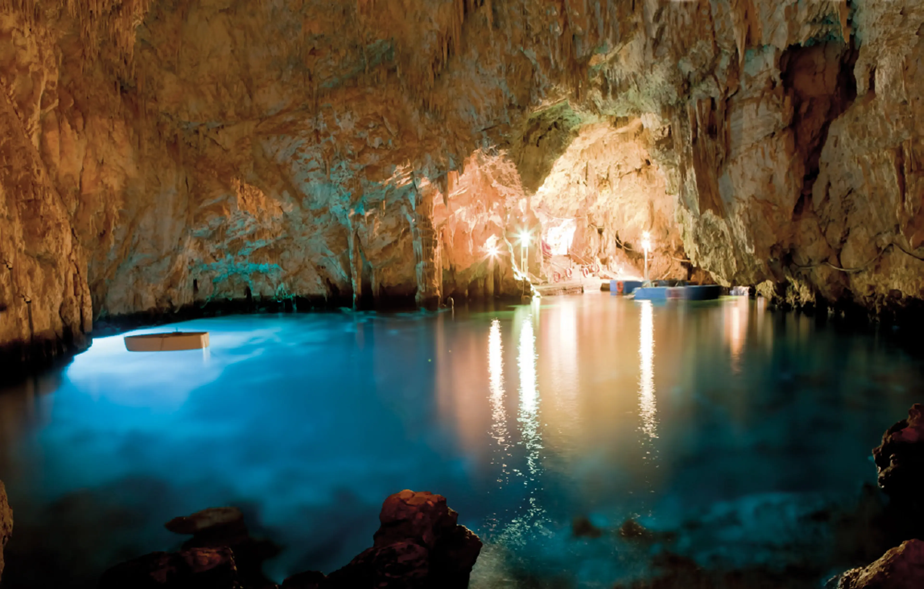 Grotta dello Smeraldo (Emerald Grotto)