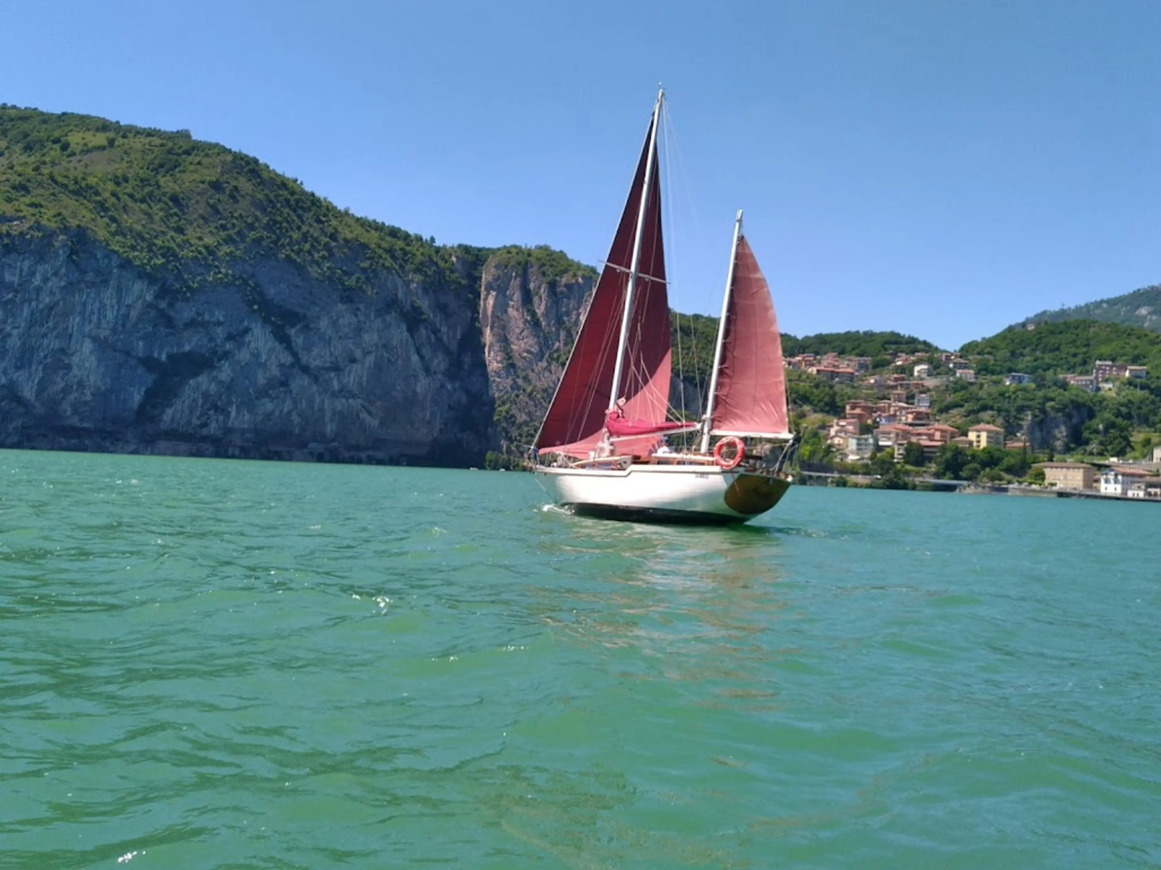 Boat tour of Lake Iseo