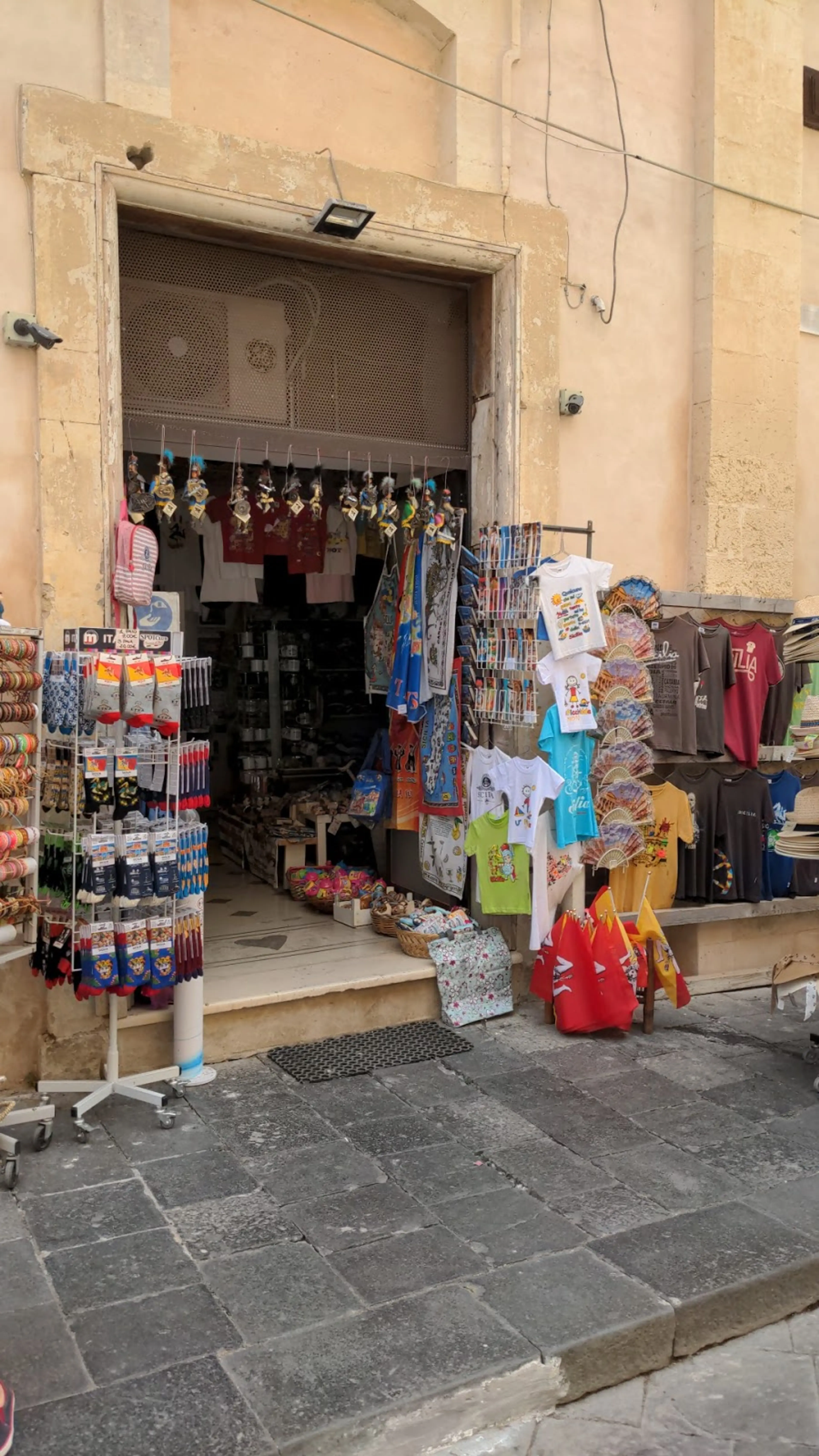 Local boutiques and artisan shops in Noto