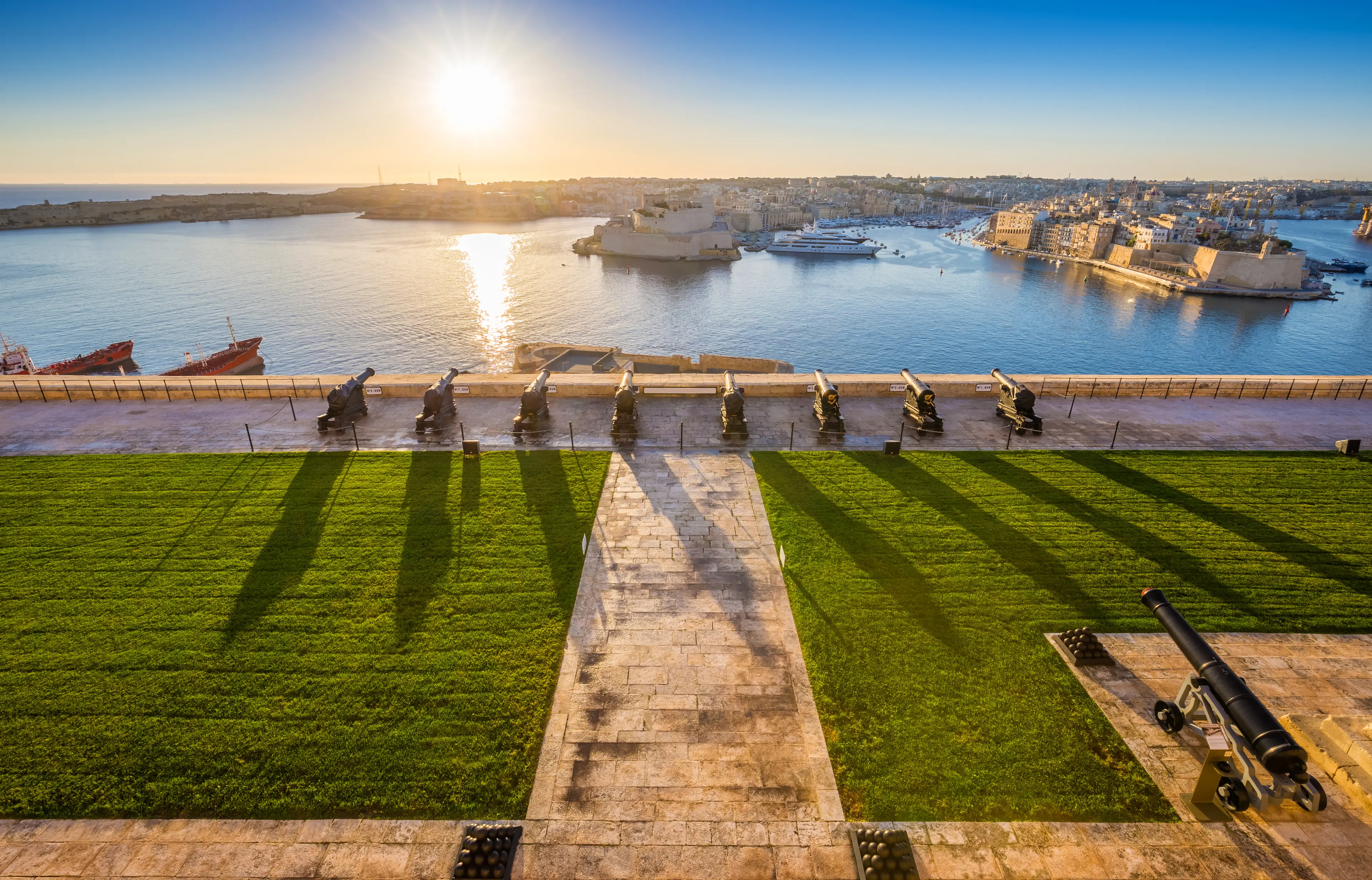 Saluting Battery