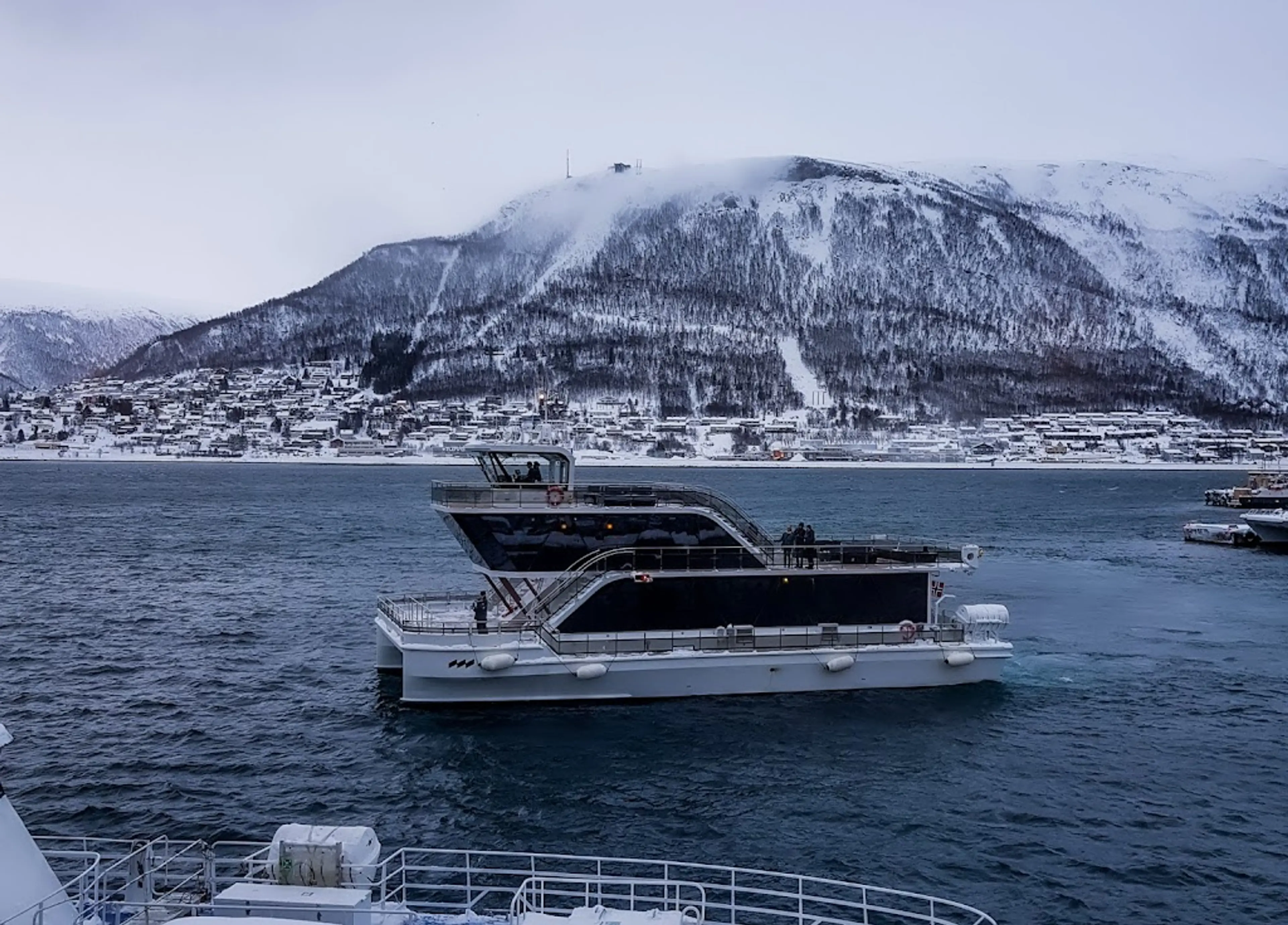 Midnight sun boat tour