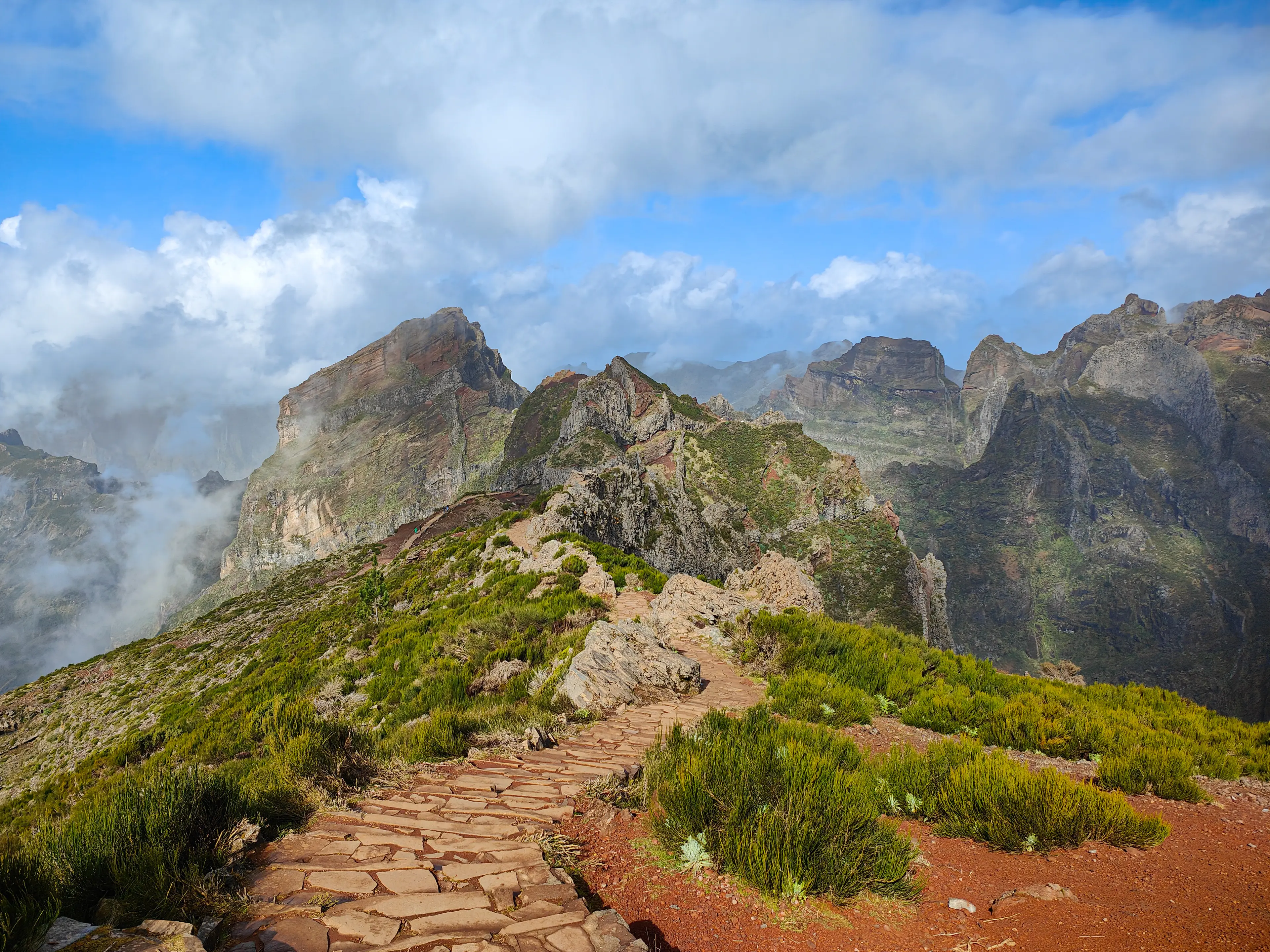 Hike from Pico do Arieiro to Pico Ruivo