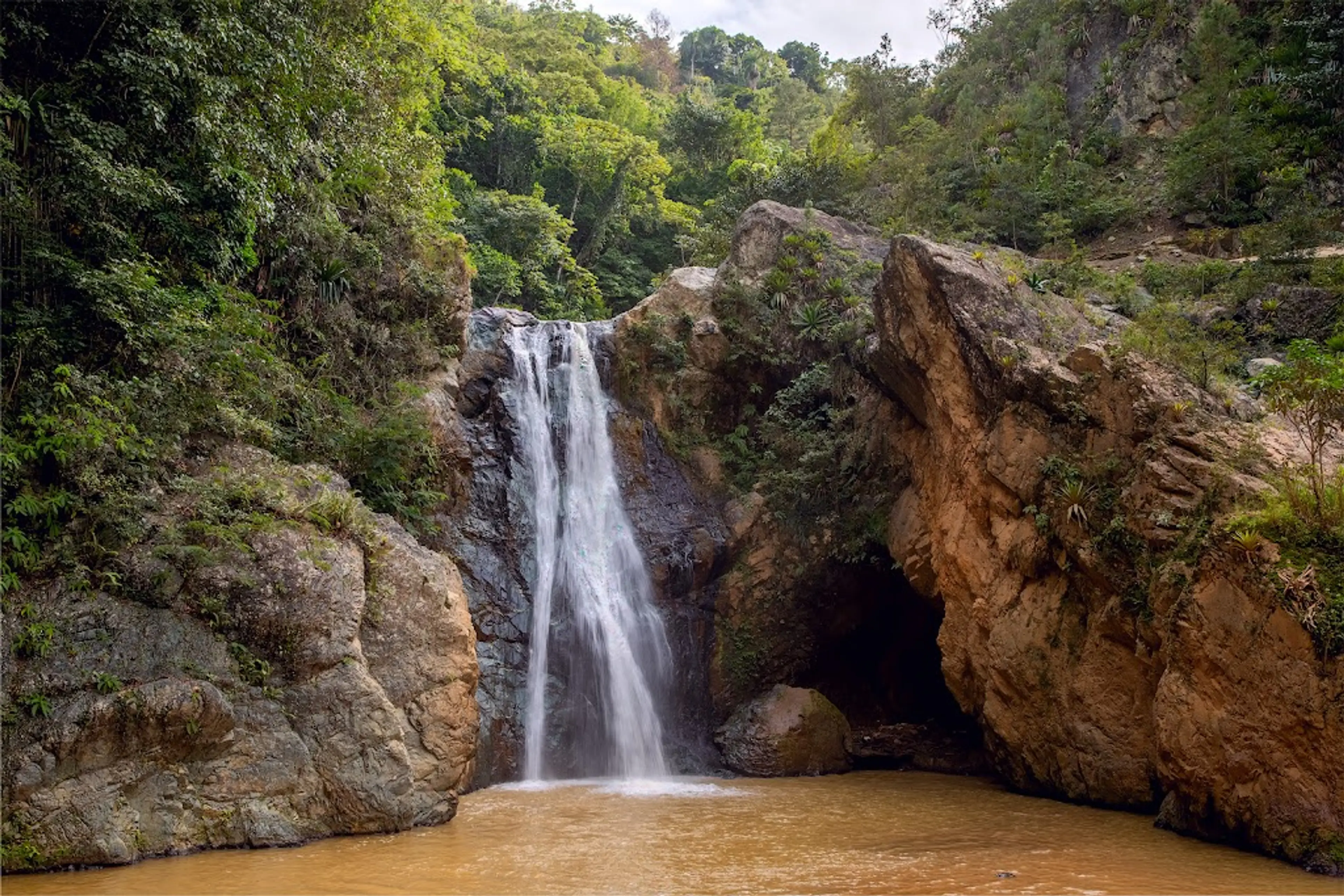 Baiguate Waterfall