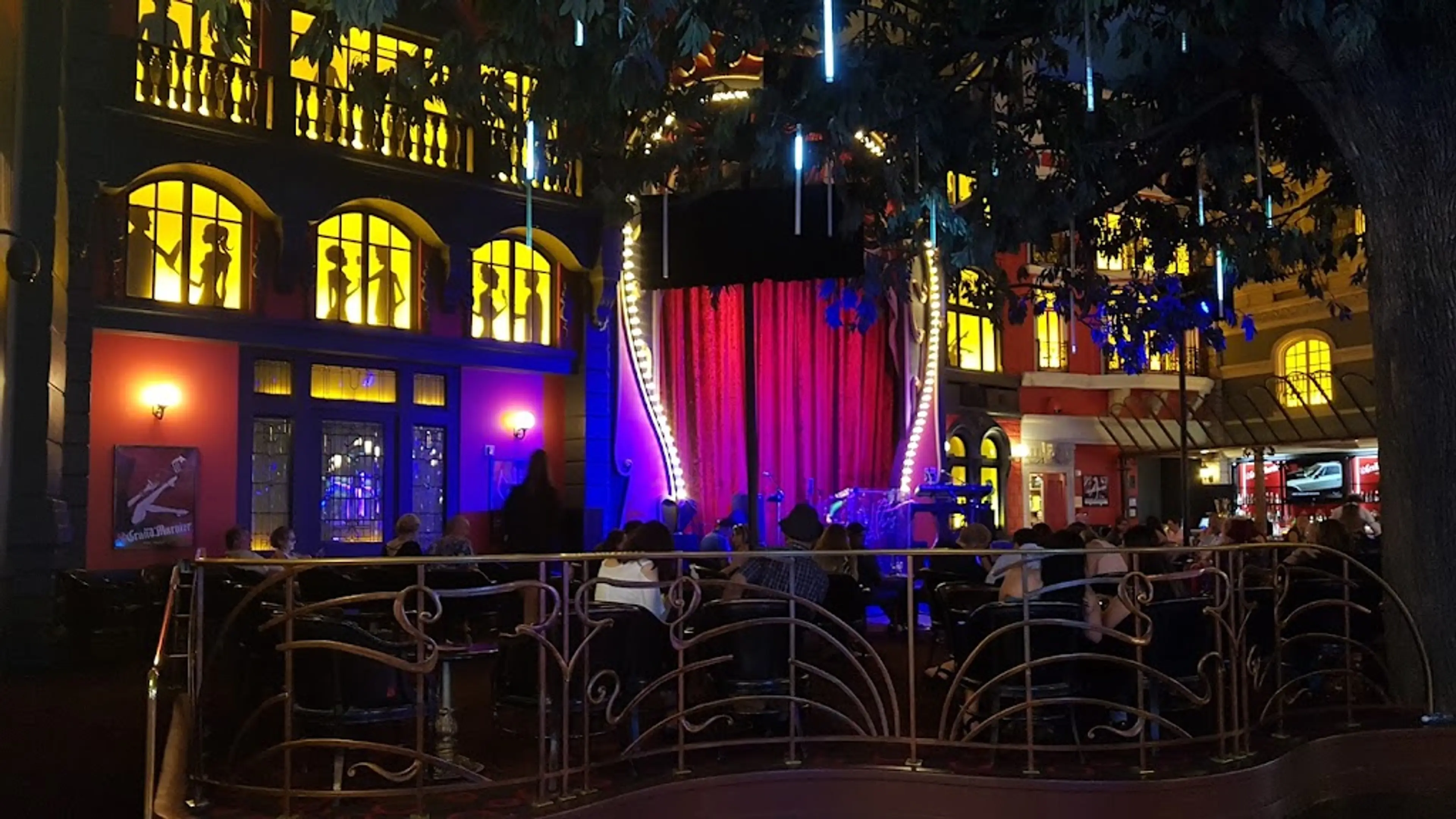 Entertainment Venues on the Strip