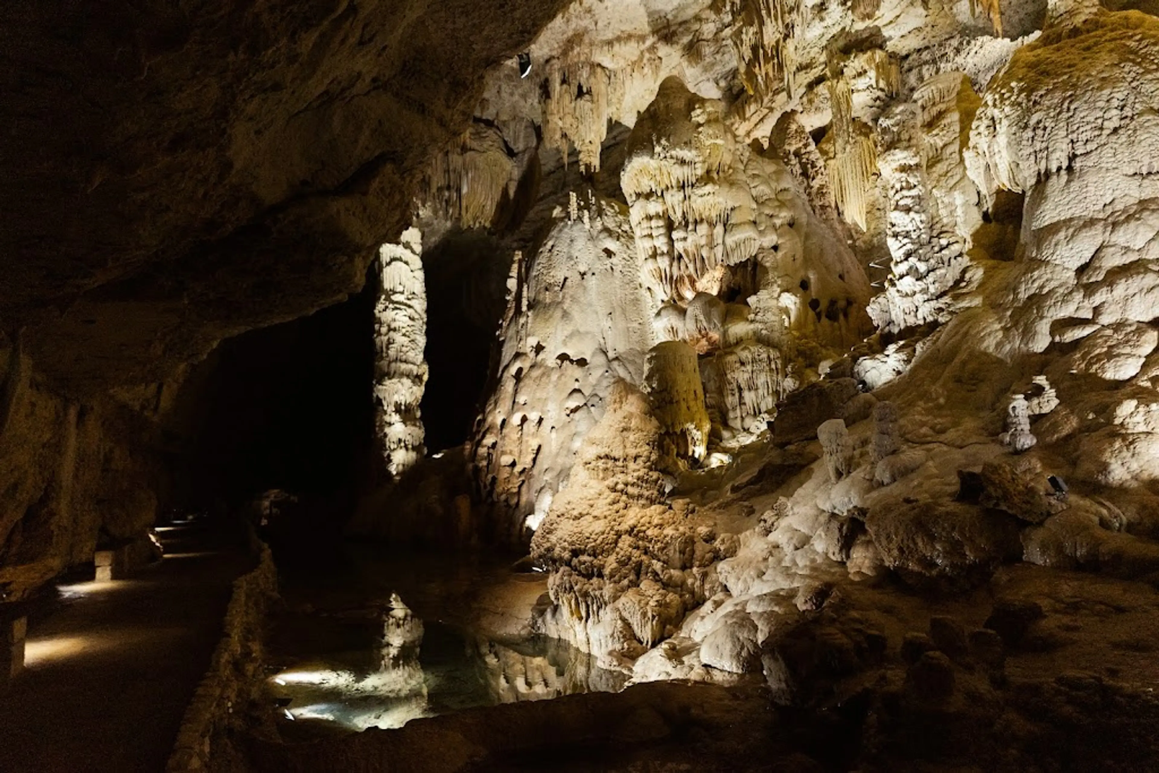 Natural Bridge Caverns