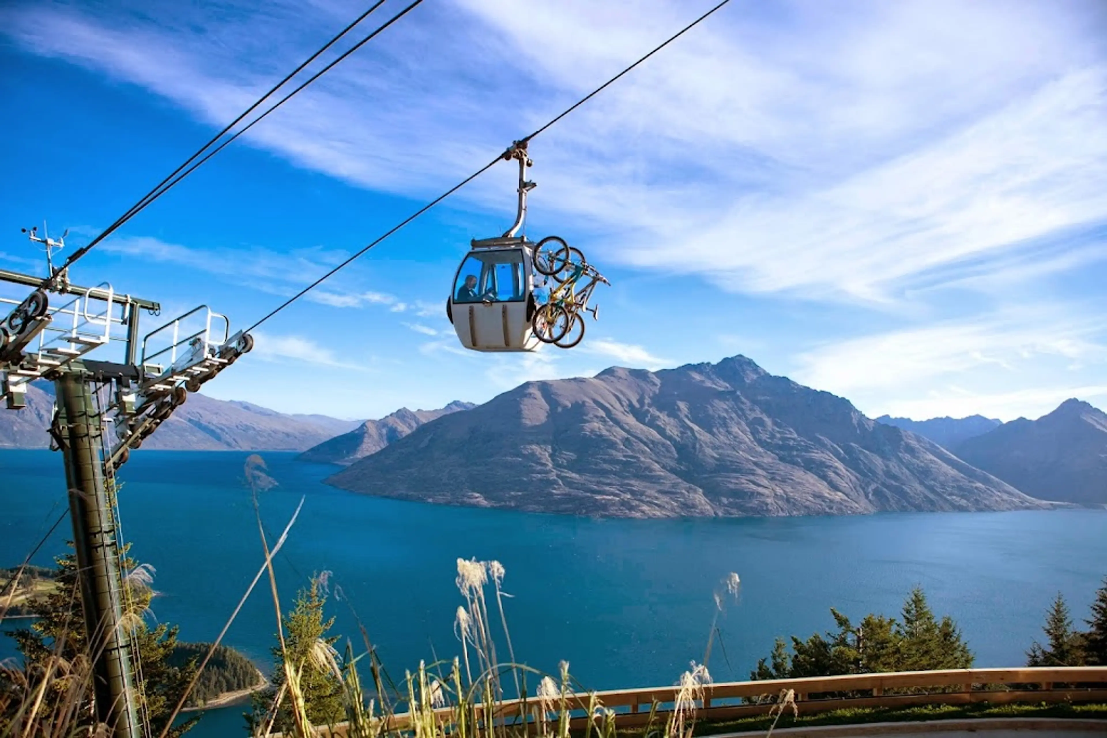 Gondola Ride to Bob's Peak