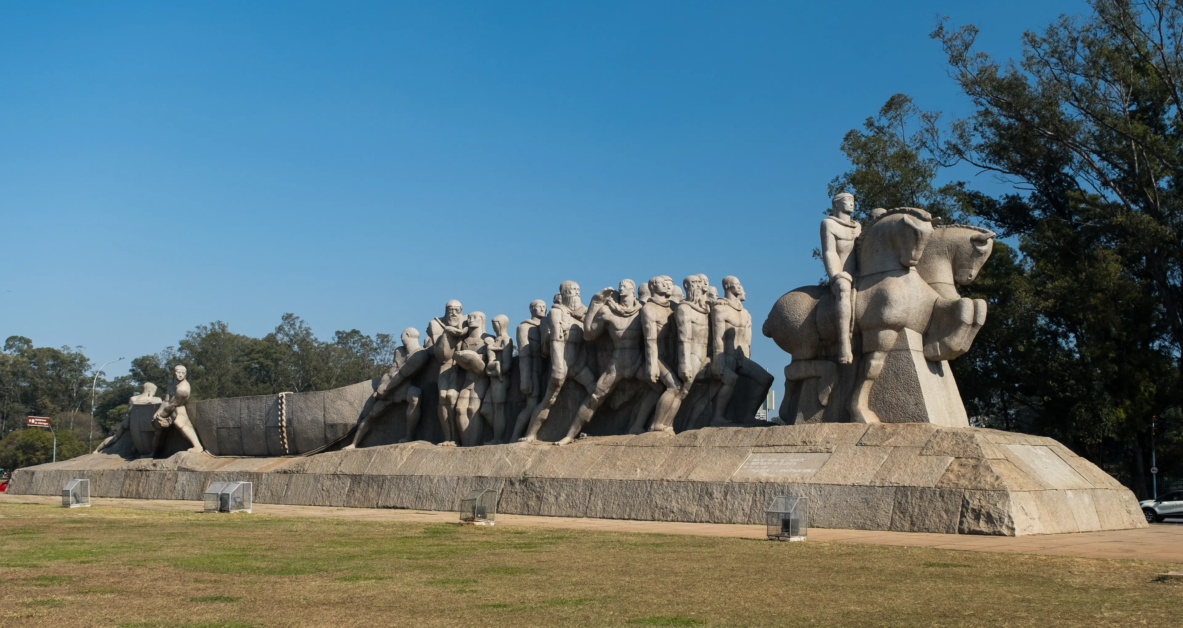 Bandeiras Monument