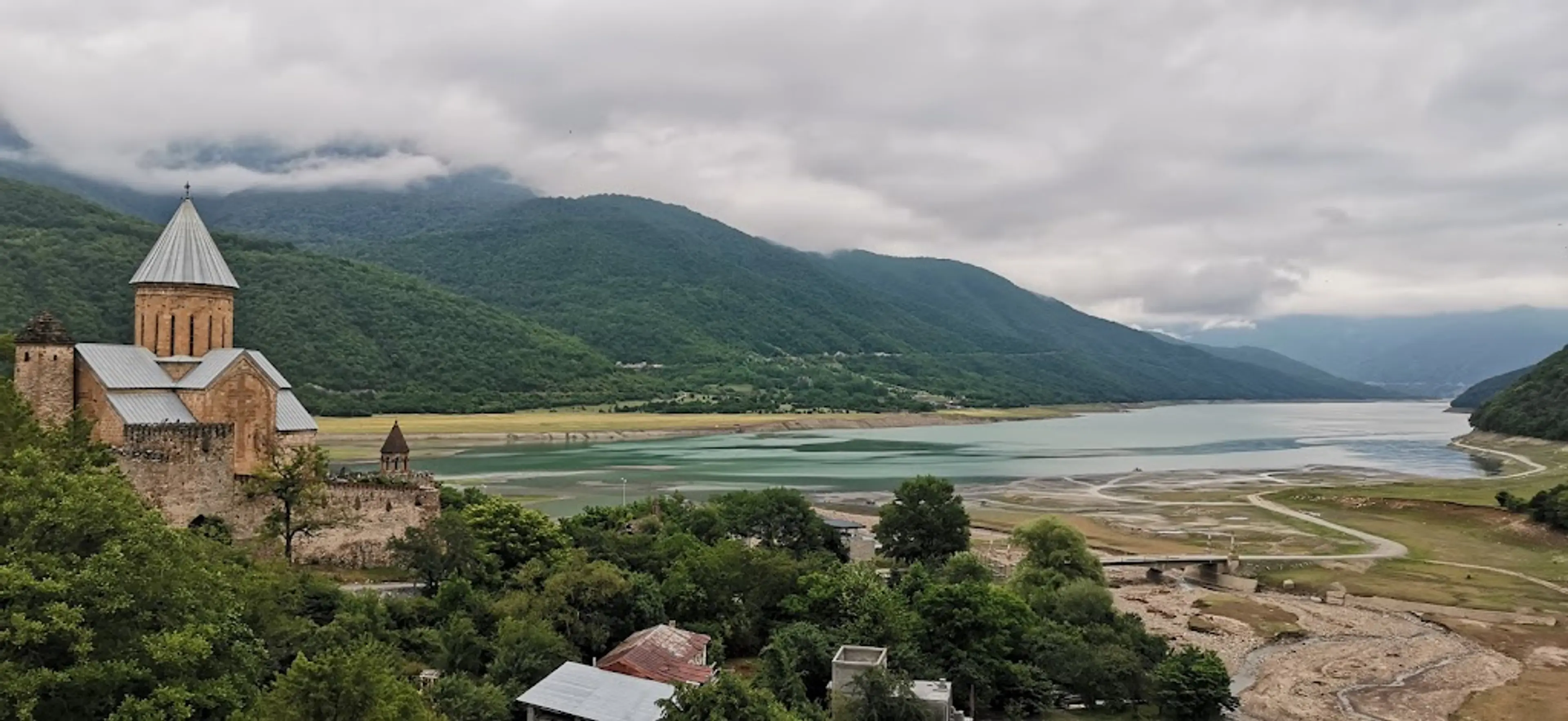 Ananuri