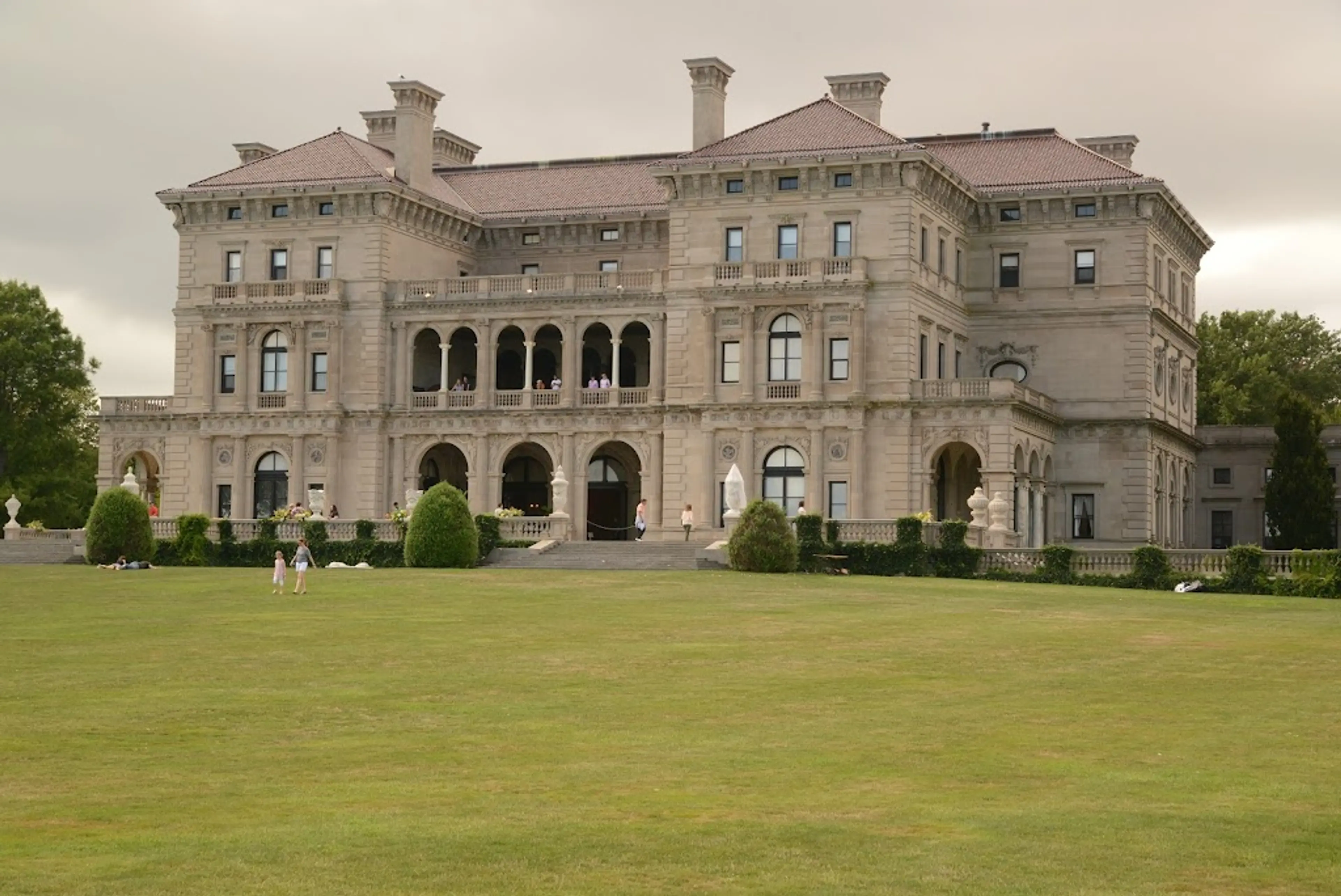 Newport Mansions