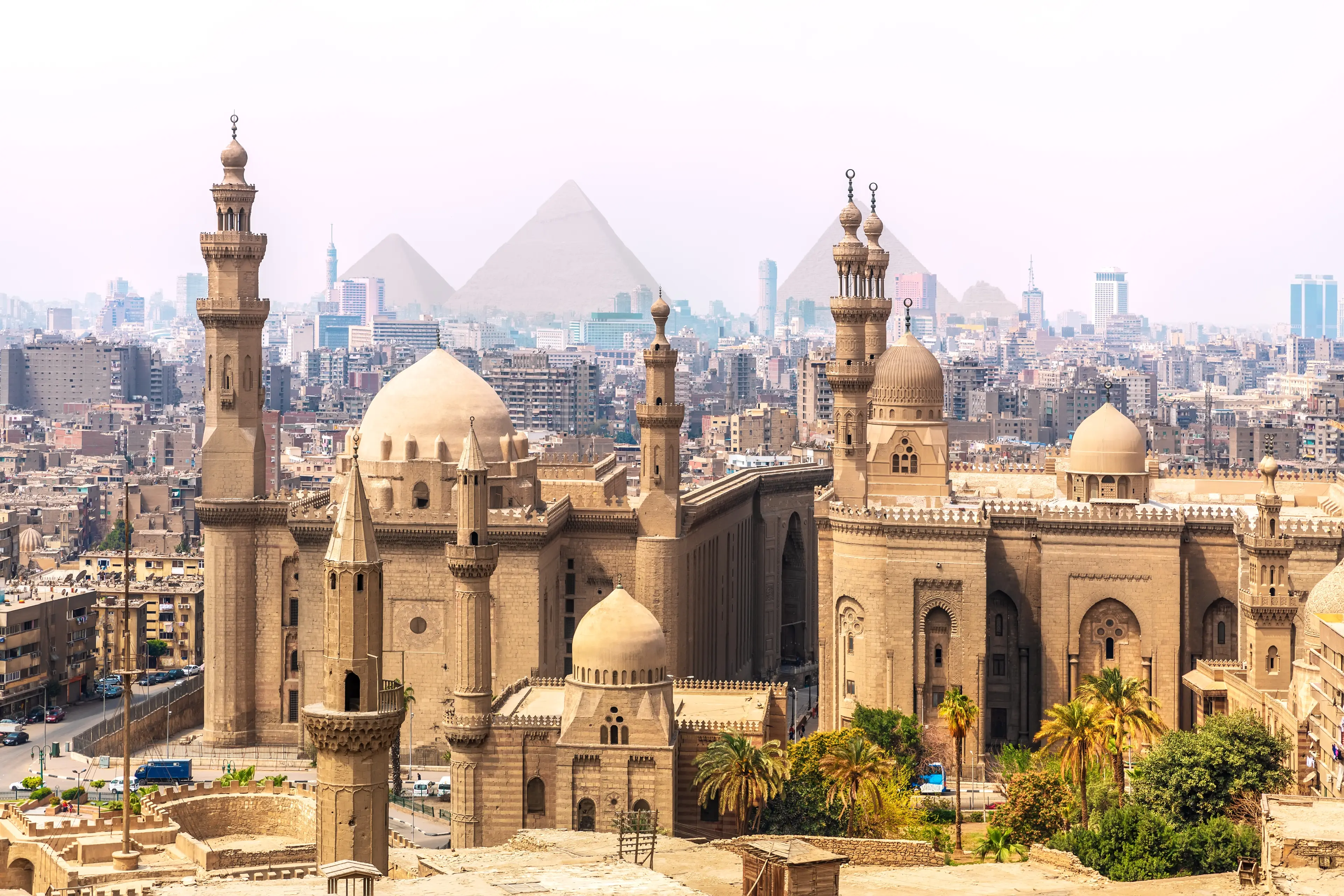 1-Day Cairo Food, Wine, Shopping Tour for Couples