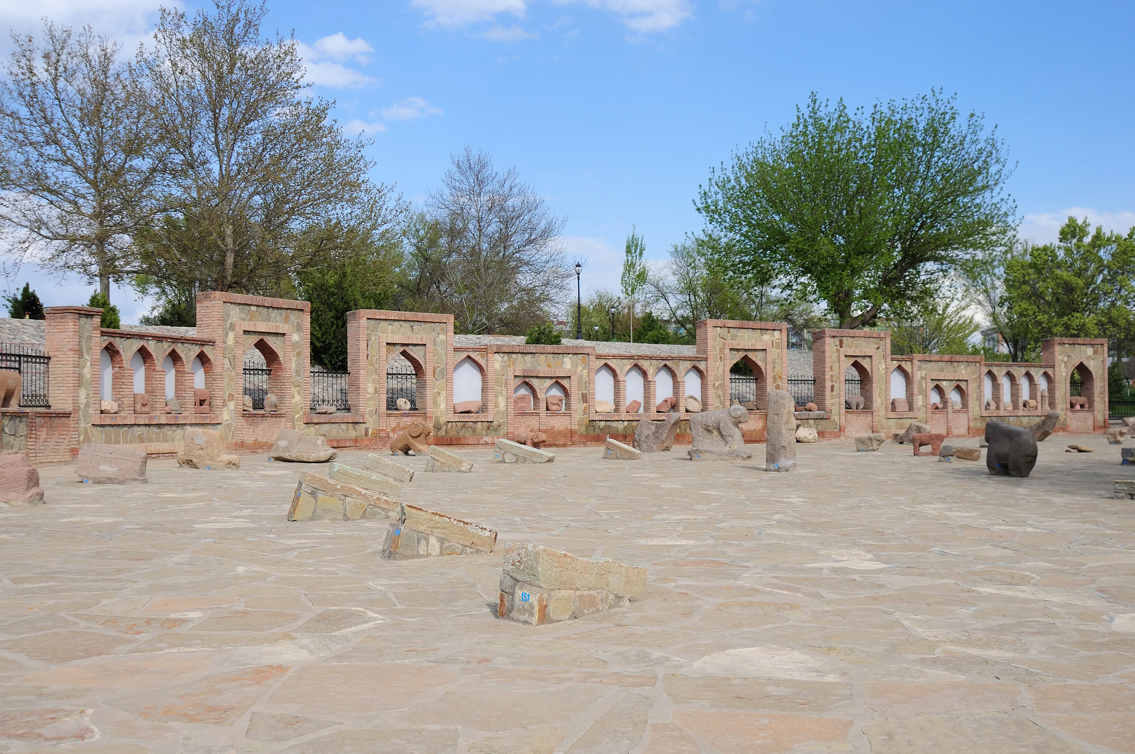 1-Day Local Family Sightseeing and Relaxation Trip in Nakhchivan