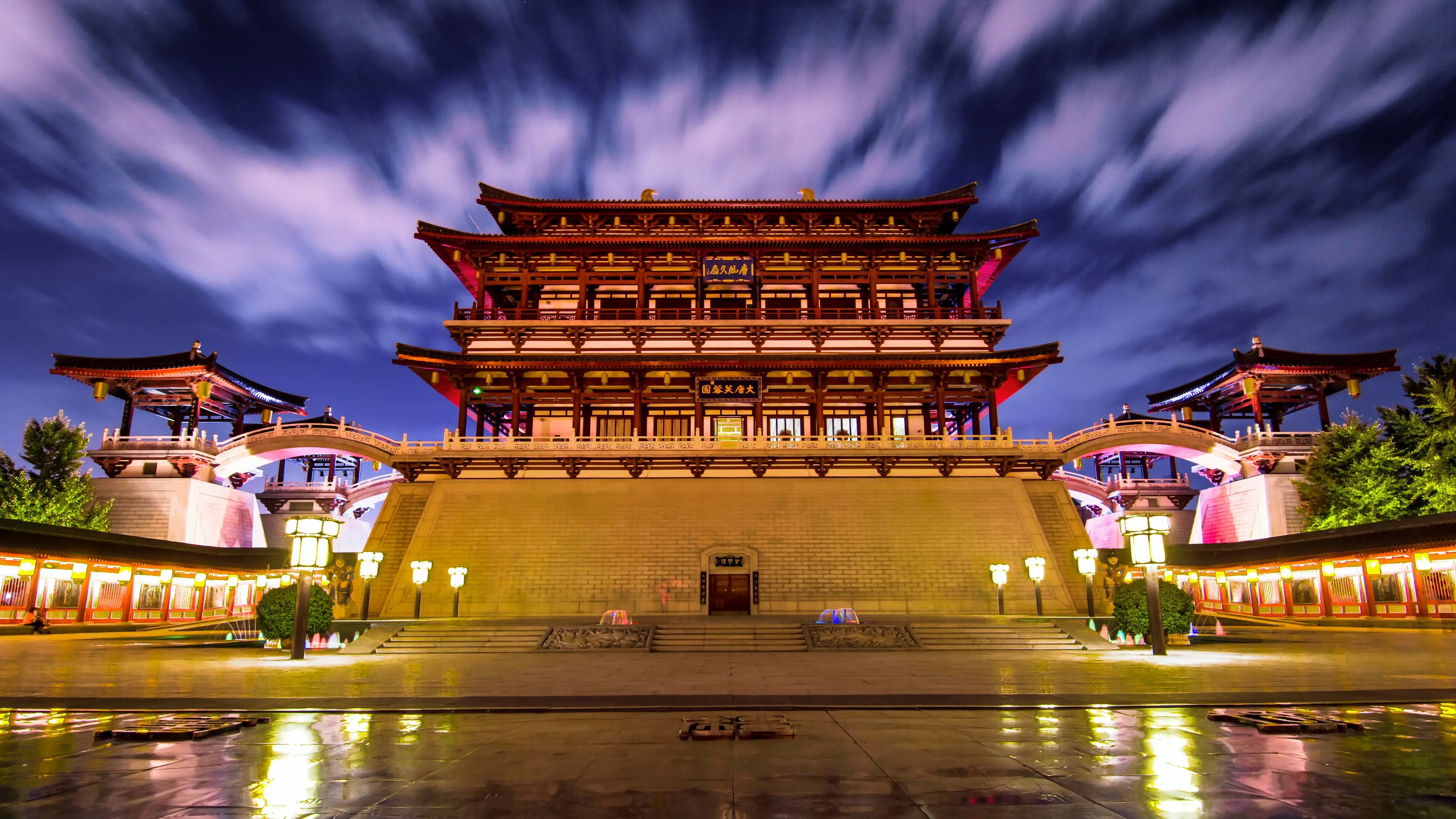 Ziyun tower, the main building in the Tang Paradise theme park Ziyun tower, the main building in the Tang Paradise theme park