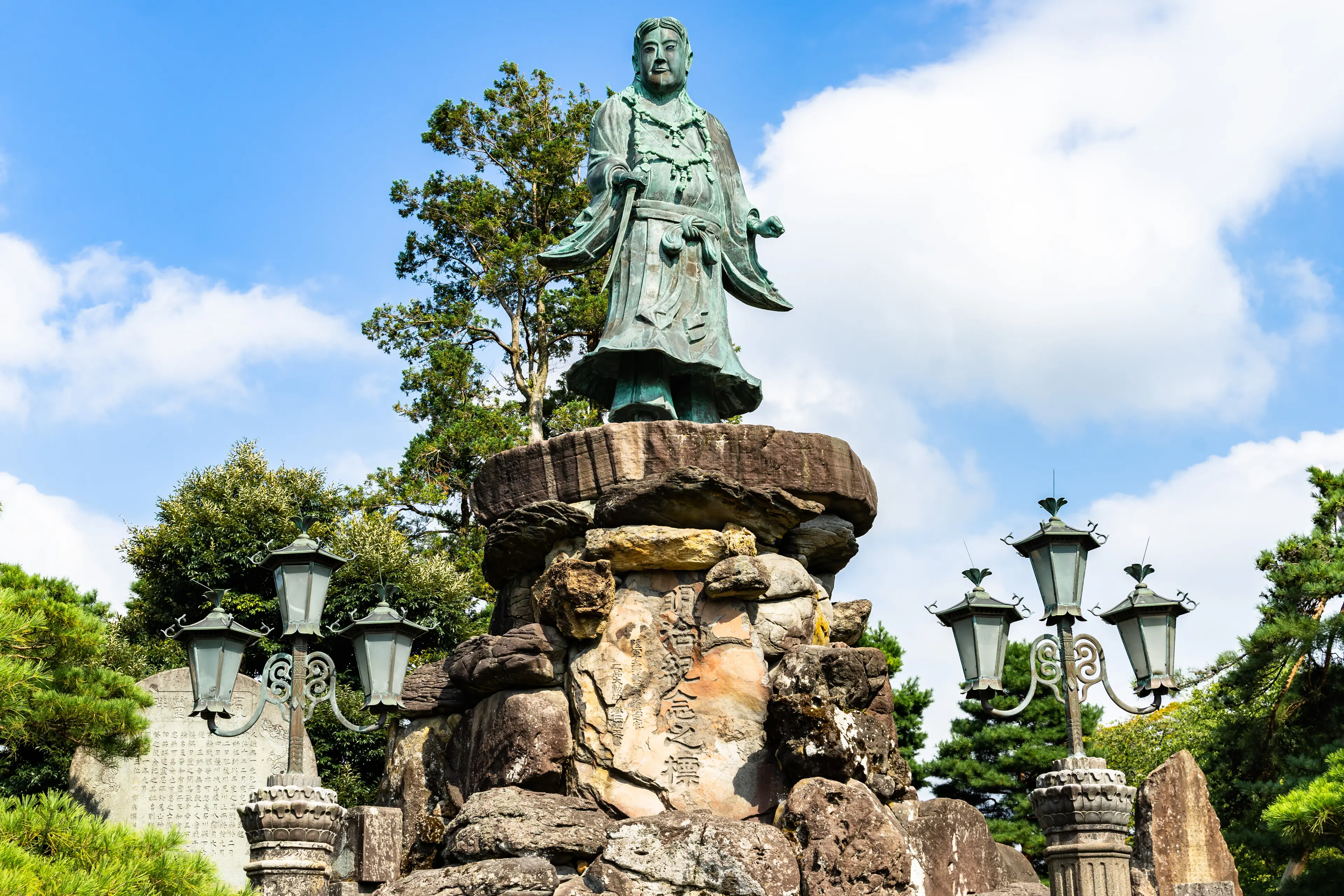 Statue of prince Yamato Takeru in Kenrokuen garden