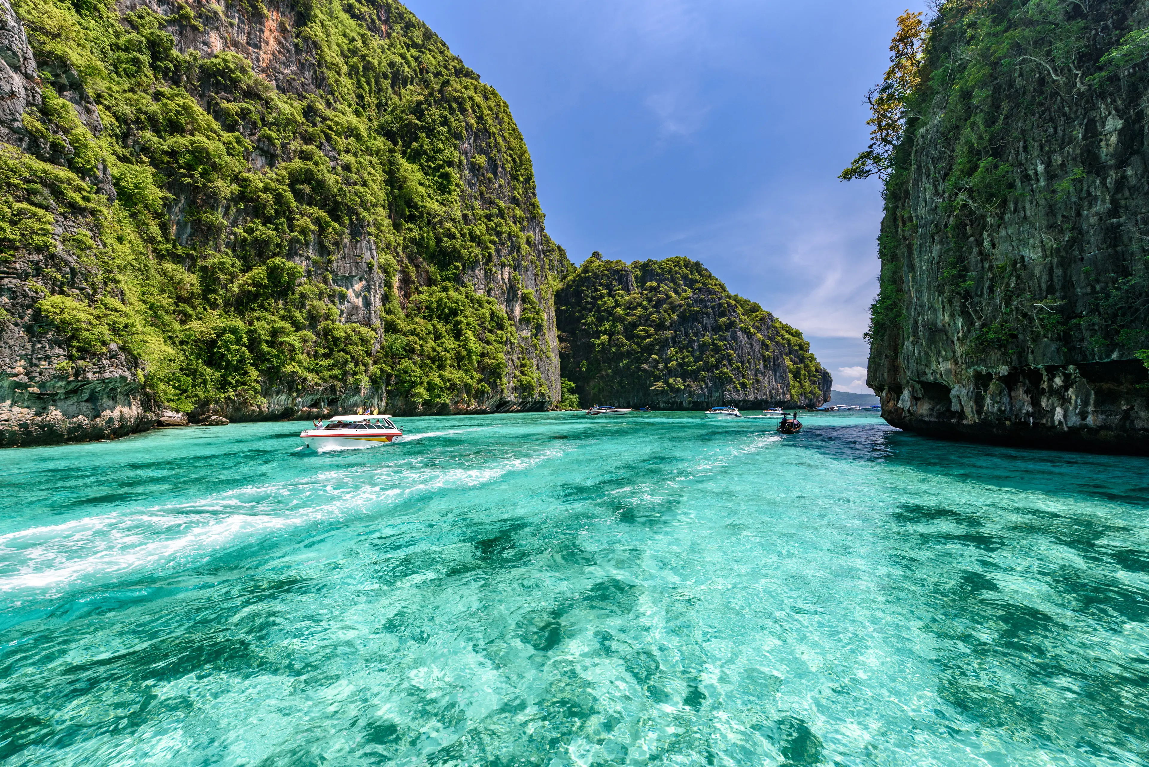 Waters and landscape of the Pileh bay Waters and landscape of the Pileh bay