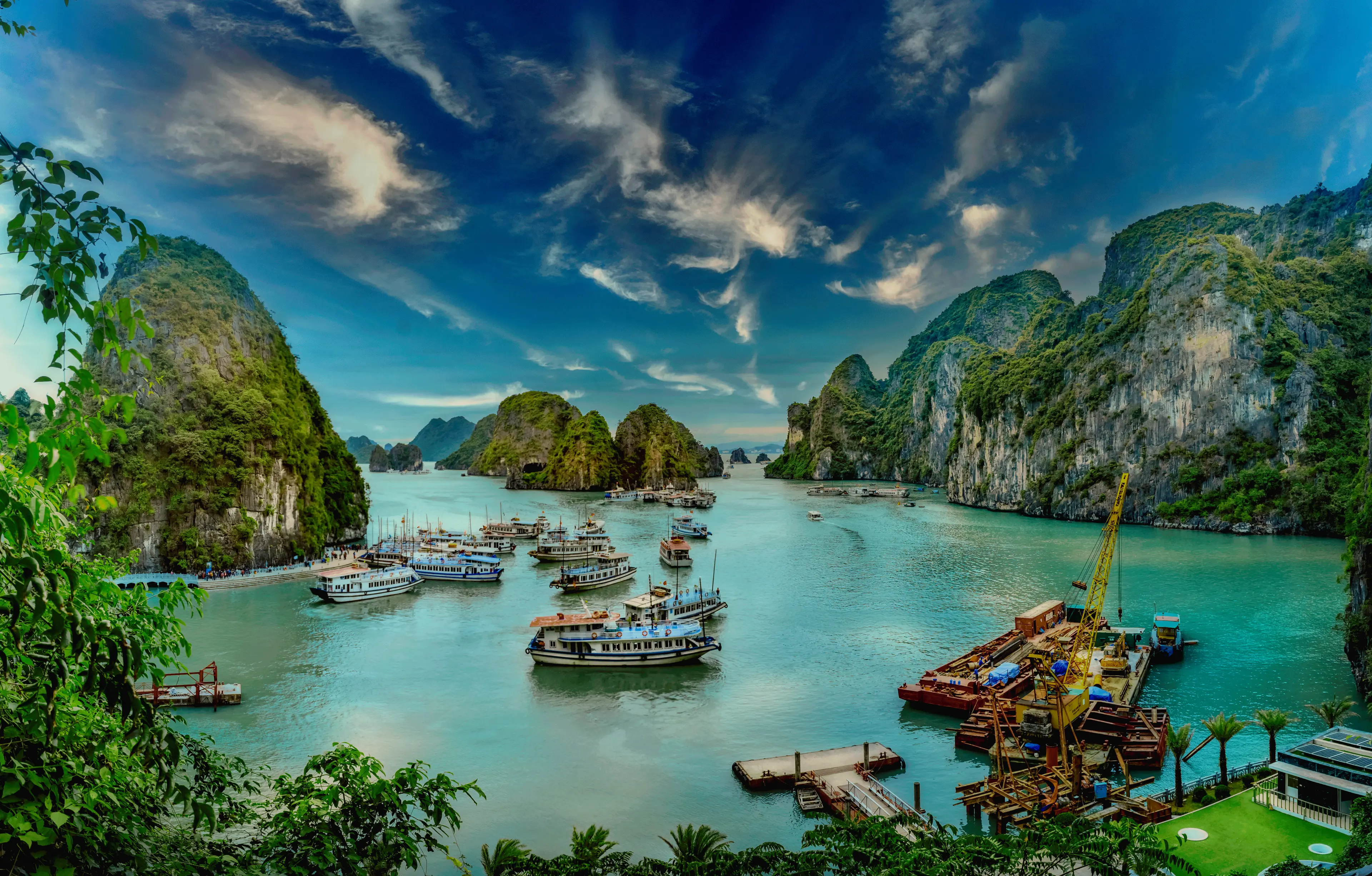 2-Day Solo Adventure in Ha Long Bay: Local Secrets, Nightlife & Outdoors