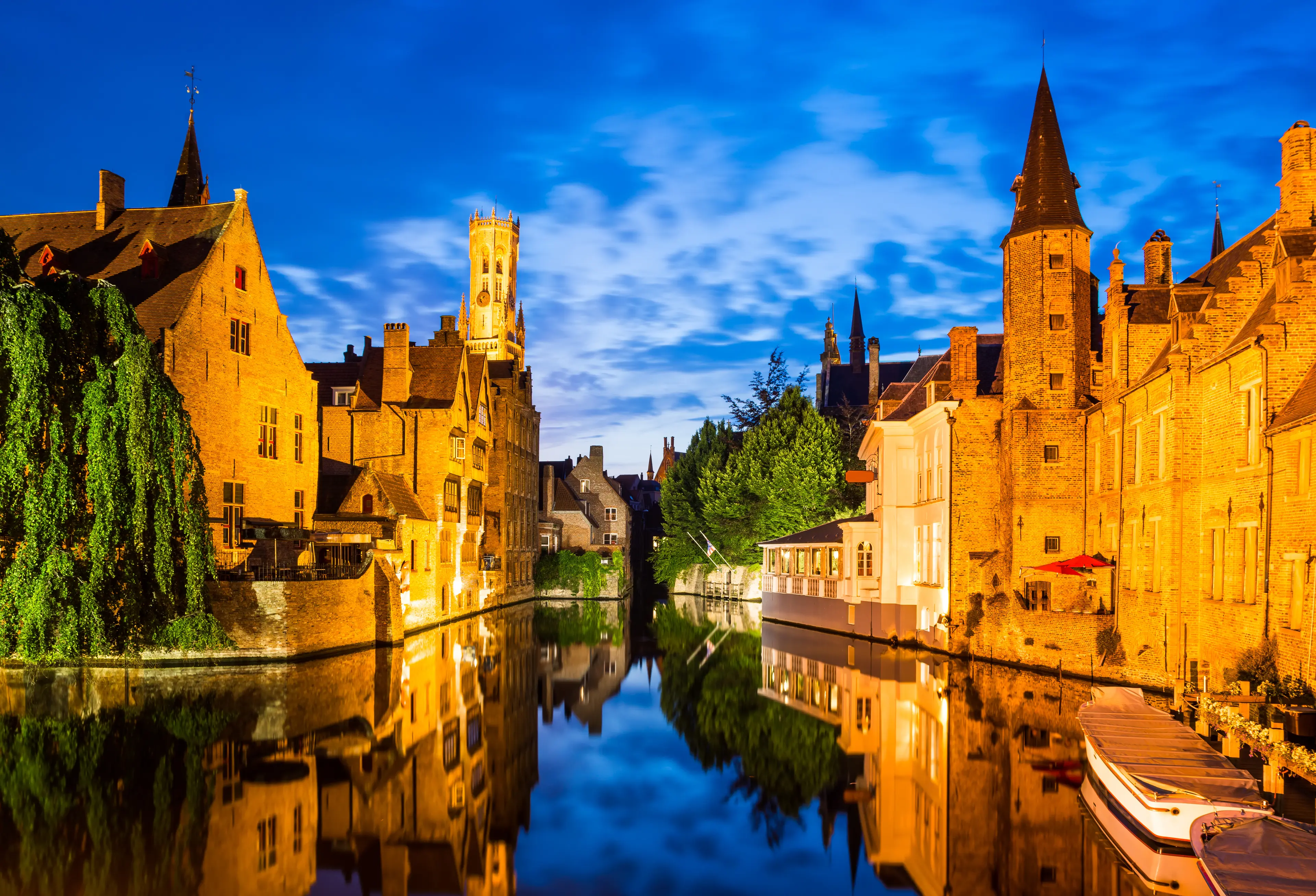 2-Day Sightseeing, Adventure and Nightlife Itinerary in Bruges, Belgium