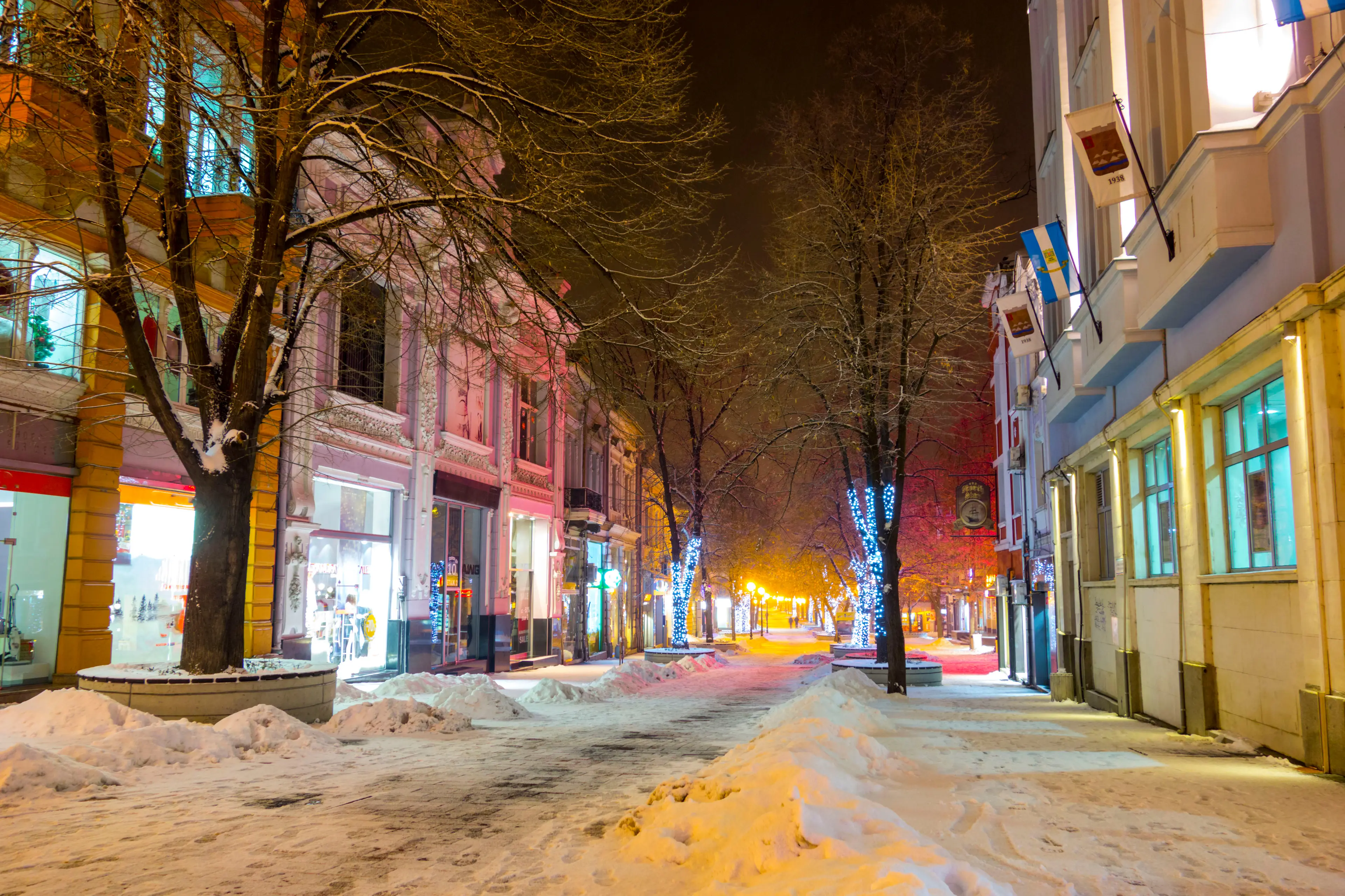 Glavnata shopping street on a winter night