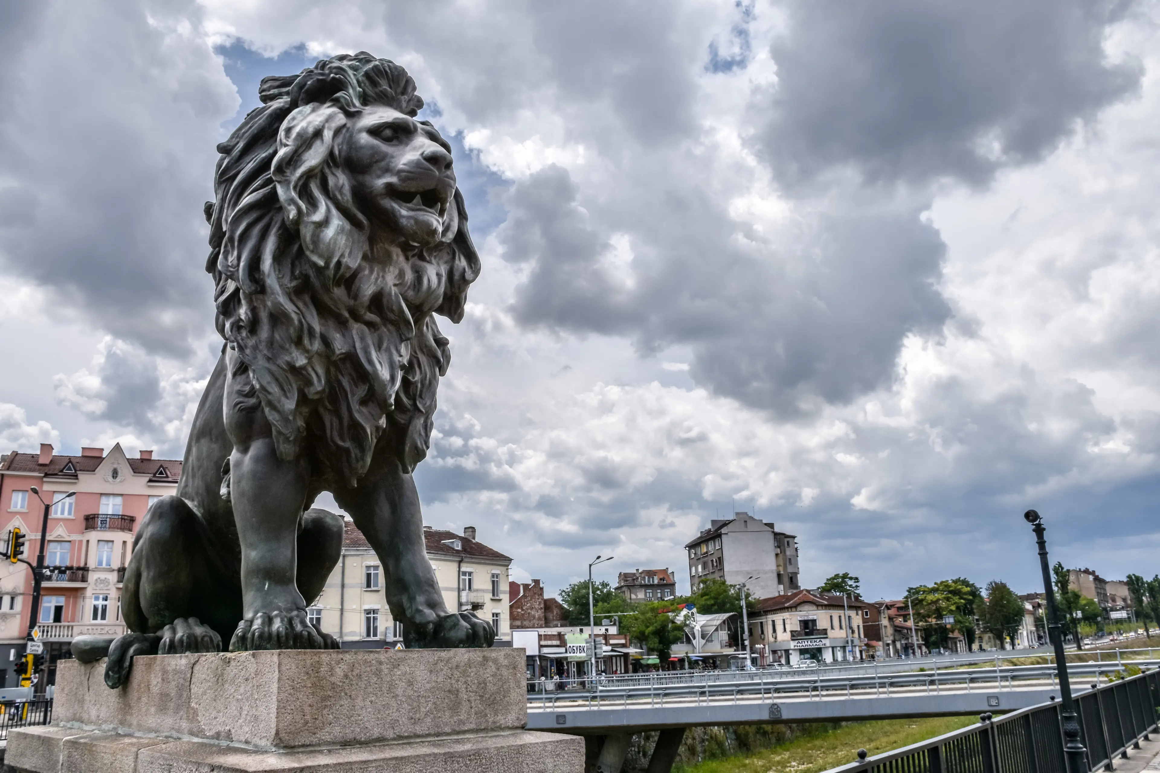 Lion statue at Lion's bridge