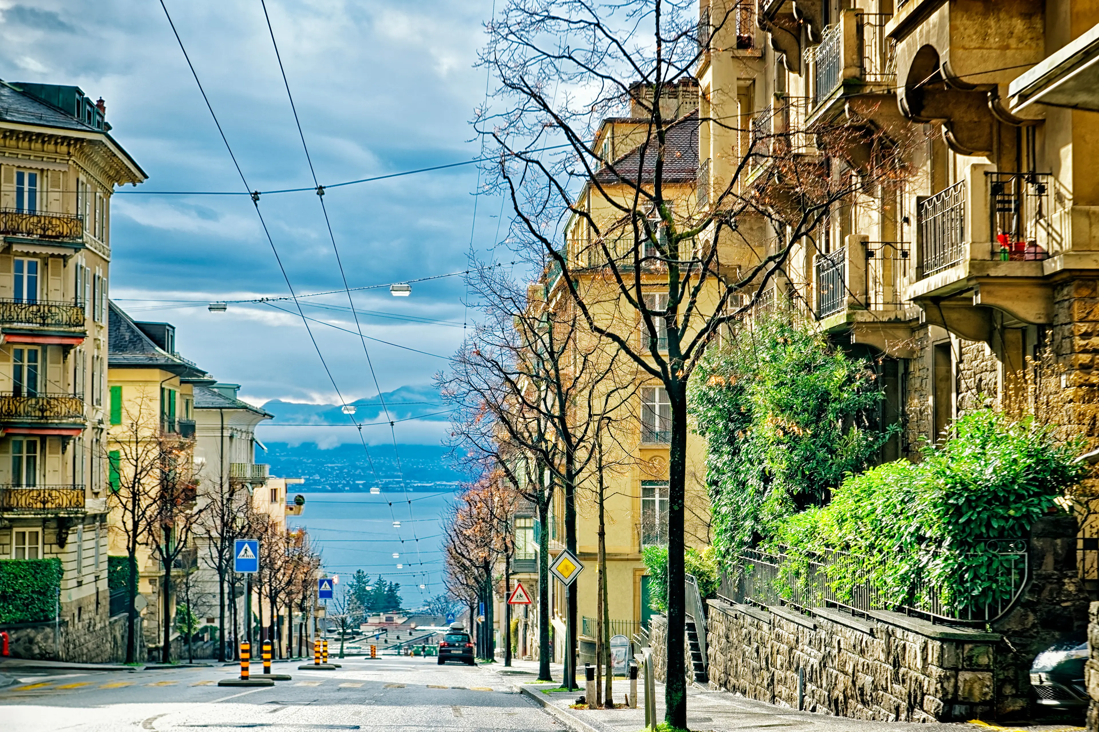 Street view to Geneva Lake