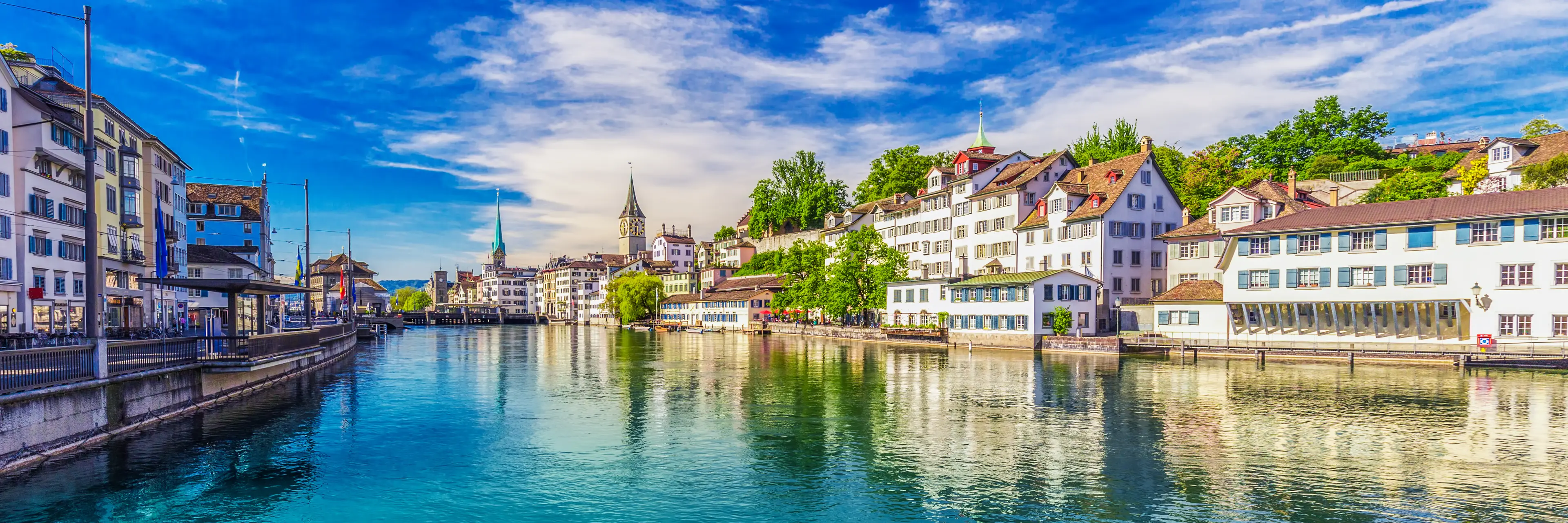 Historic city center with famous Fraumünster Church, Limmat river and Zürich lake