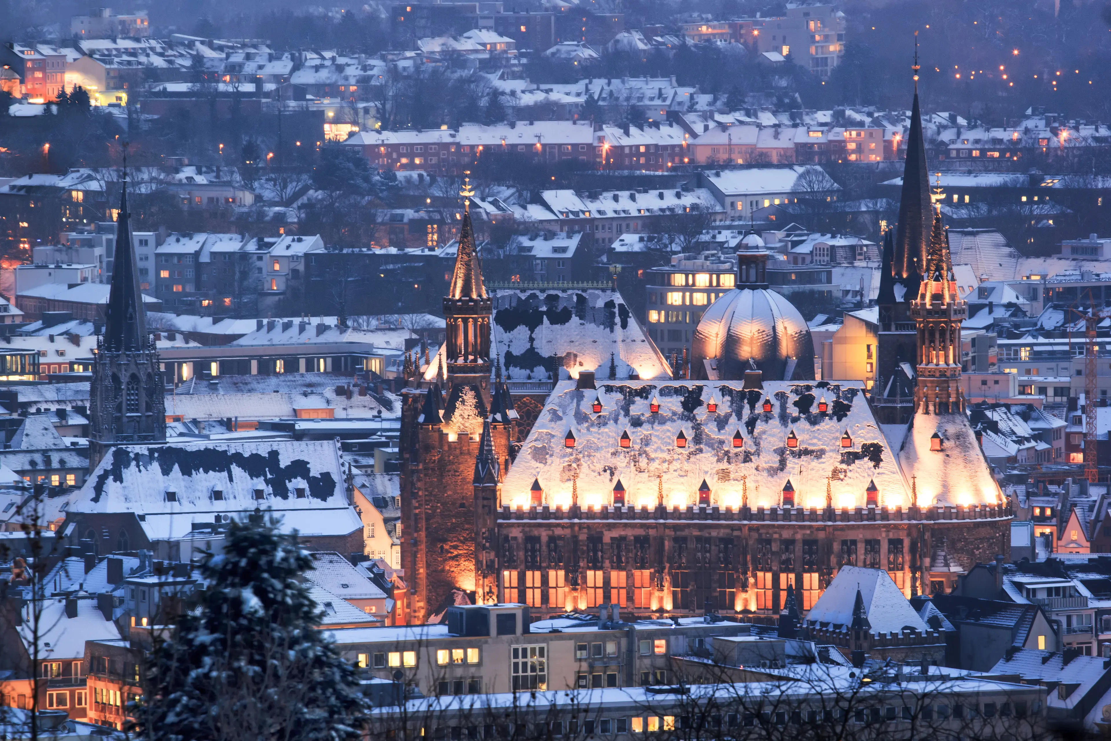 Christmas market at Aachen Cathedral in the evening