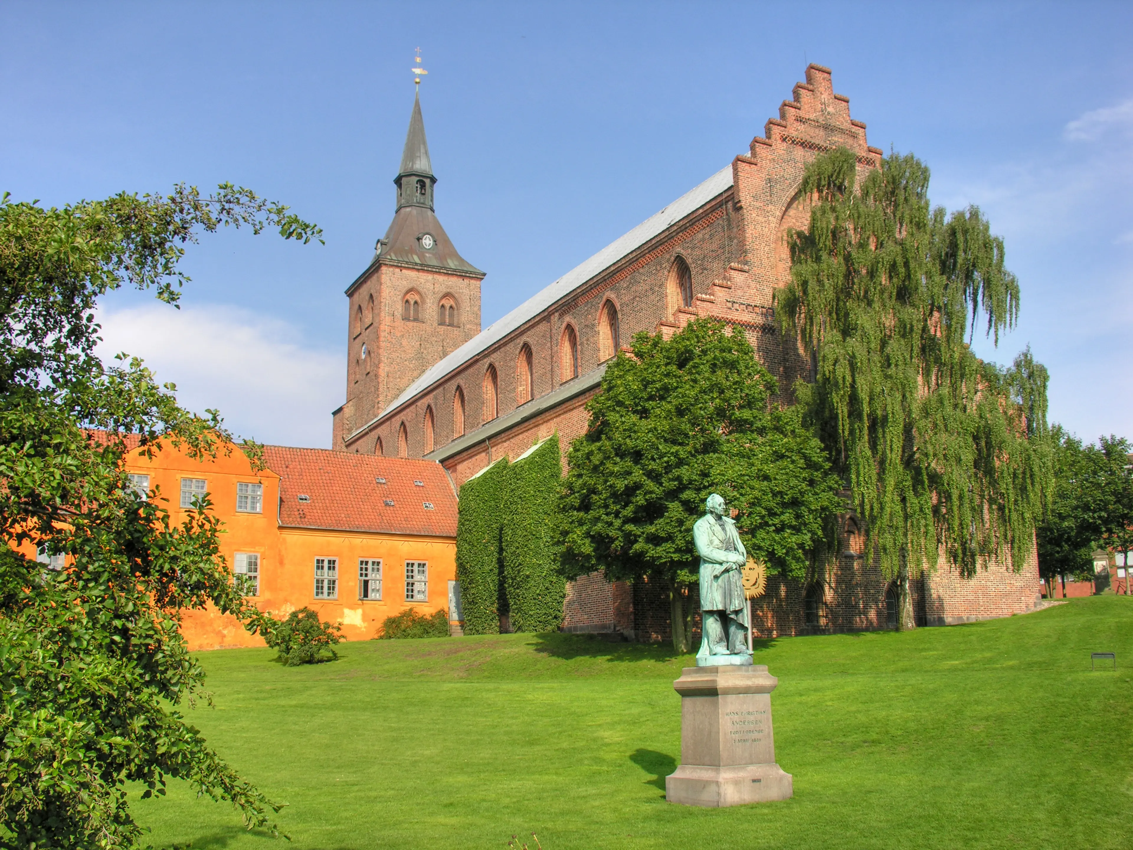 Sculpture statue of Hans Christian Andersen