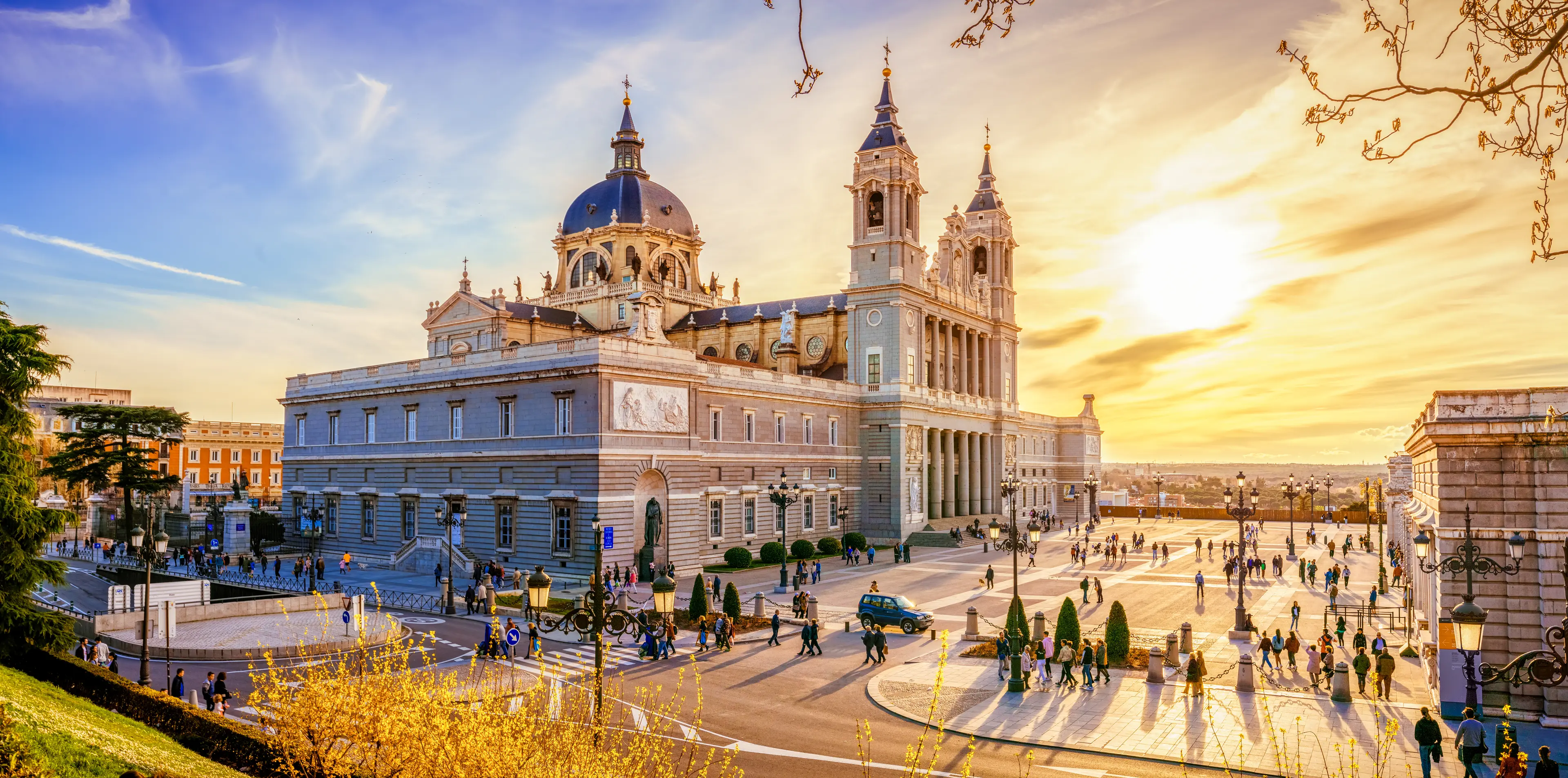 1-Day Madrid Adventure: Unexplored Spots, Nightlife & Shopping with Friends