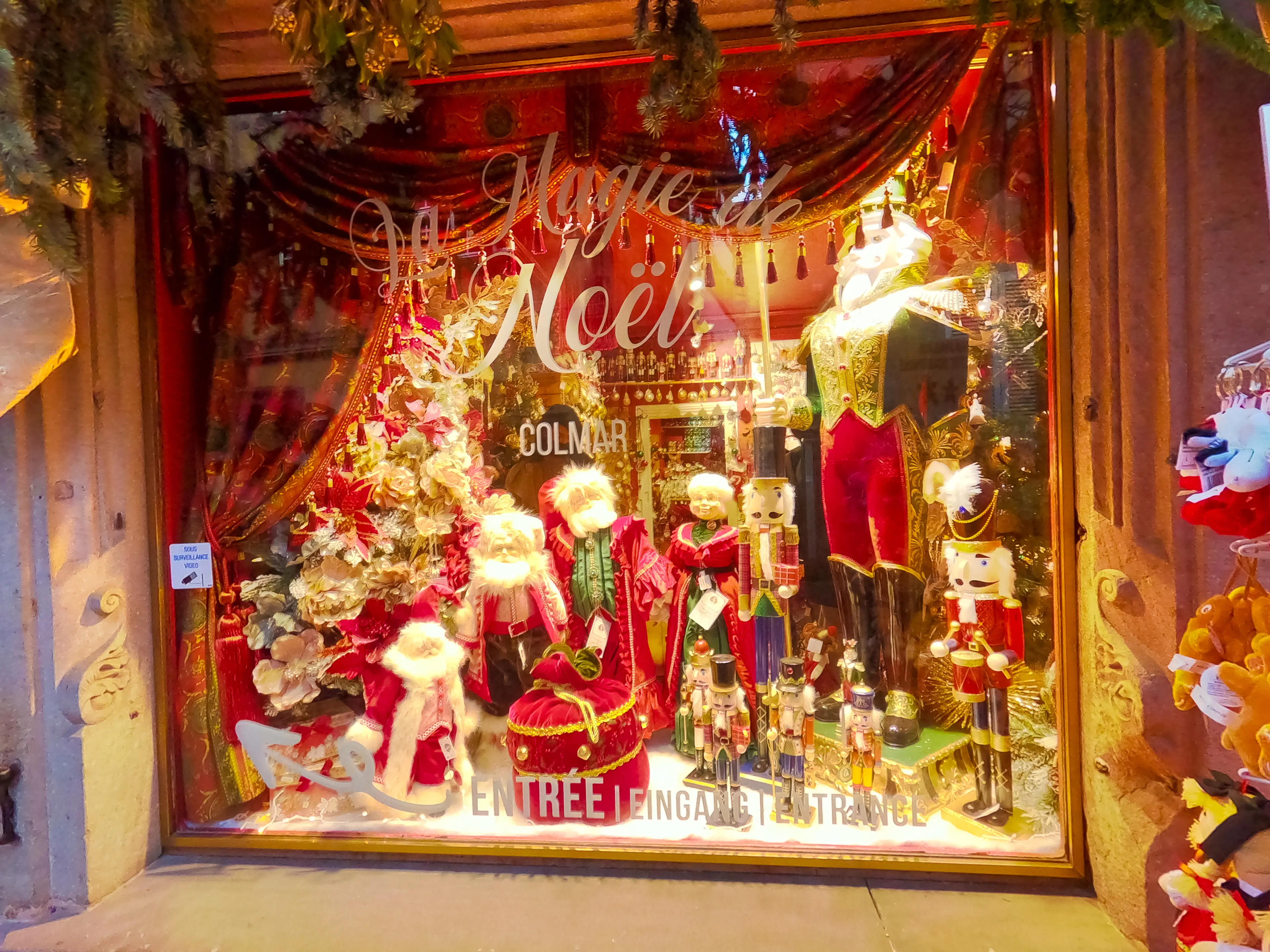 Souvenir window shop