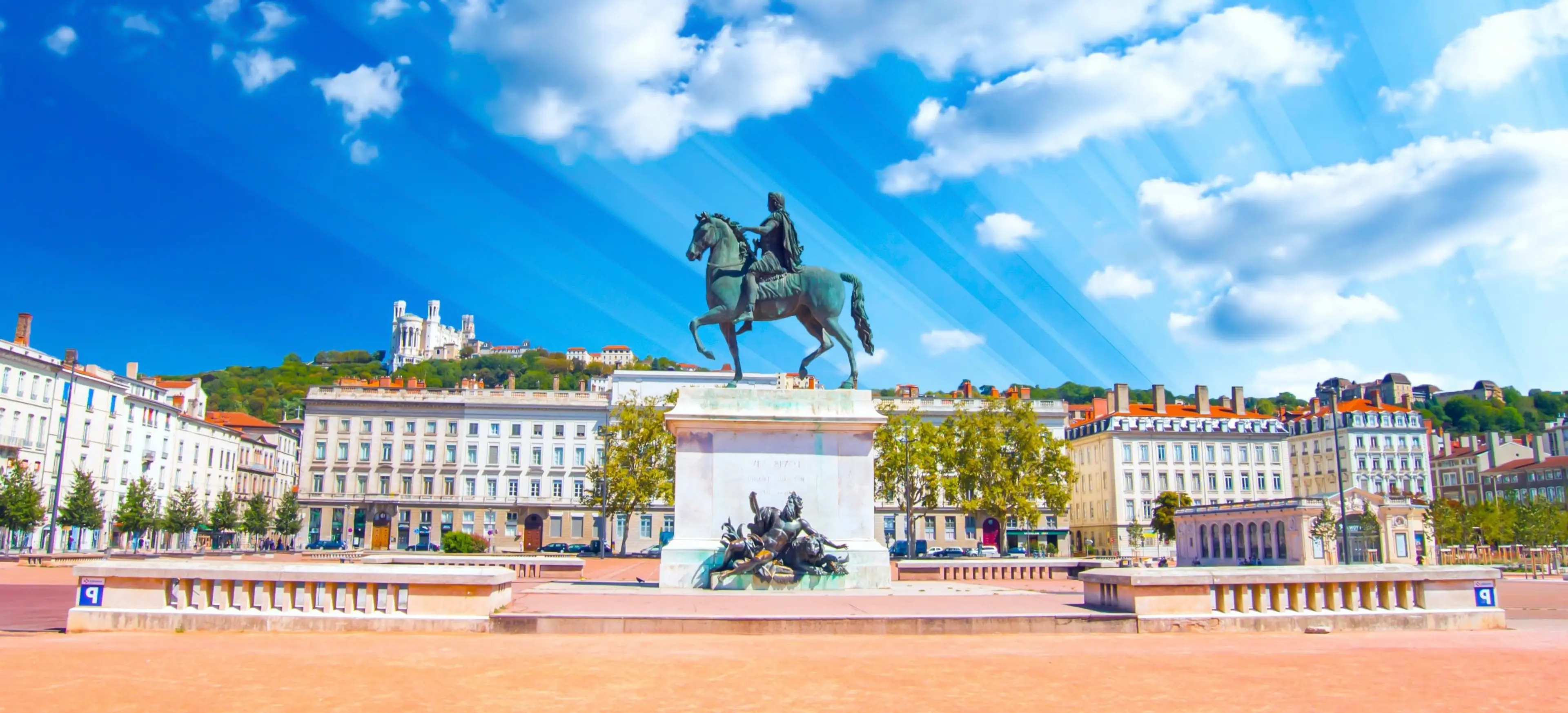 1-Day Local Experience: Lyon Sightseeing, Food and Wine Tour