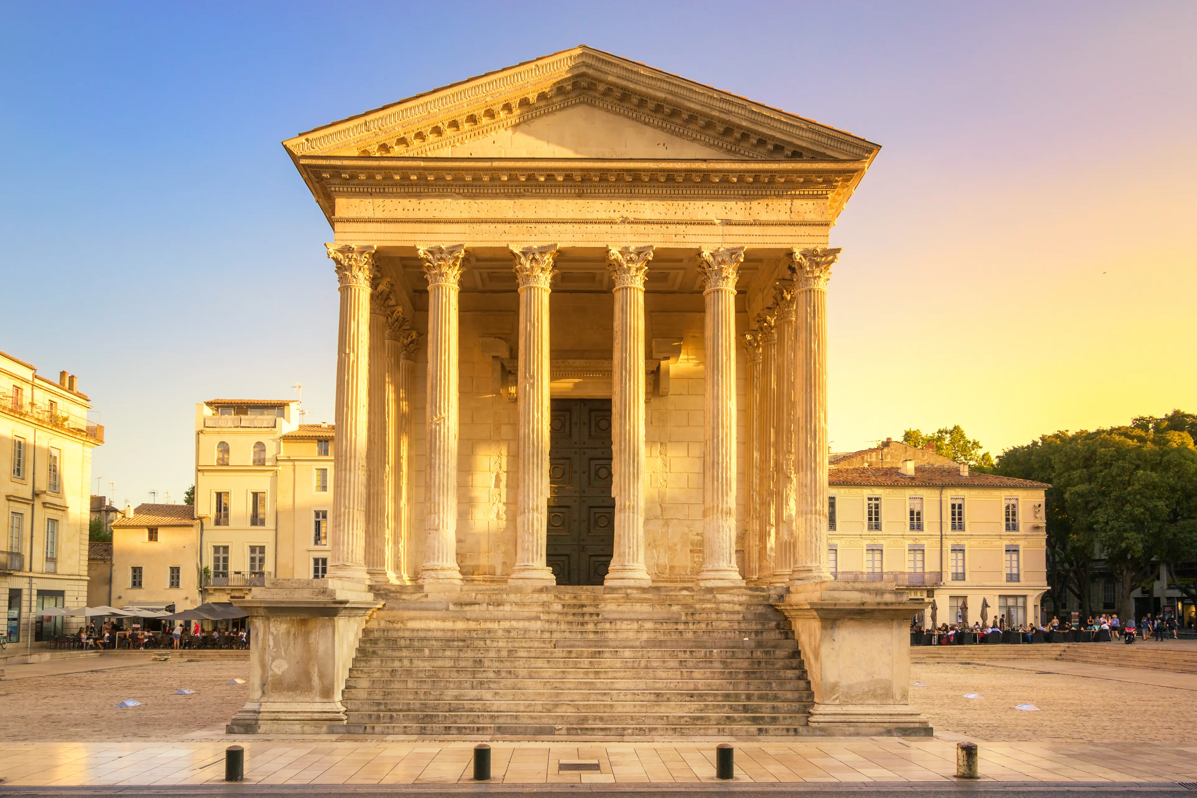 3-Day Local Sightseeing & Shopping Adventure in Nimes with Friends