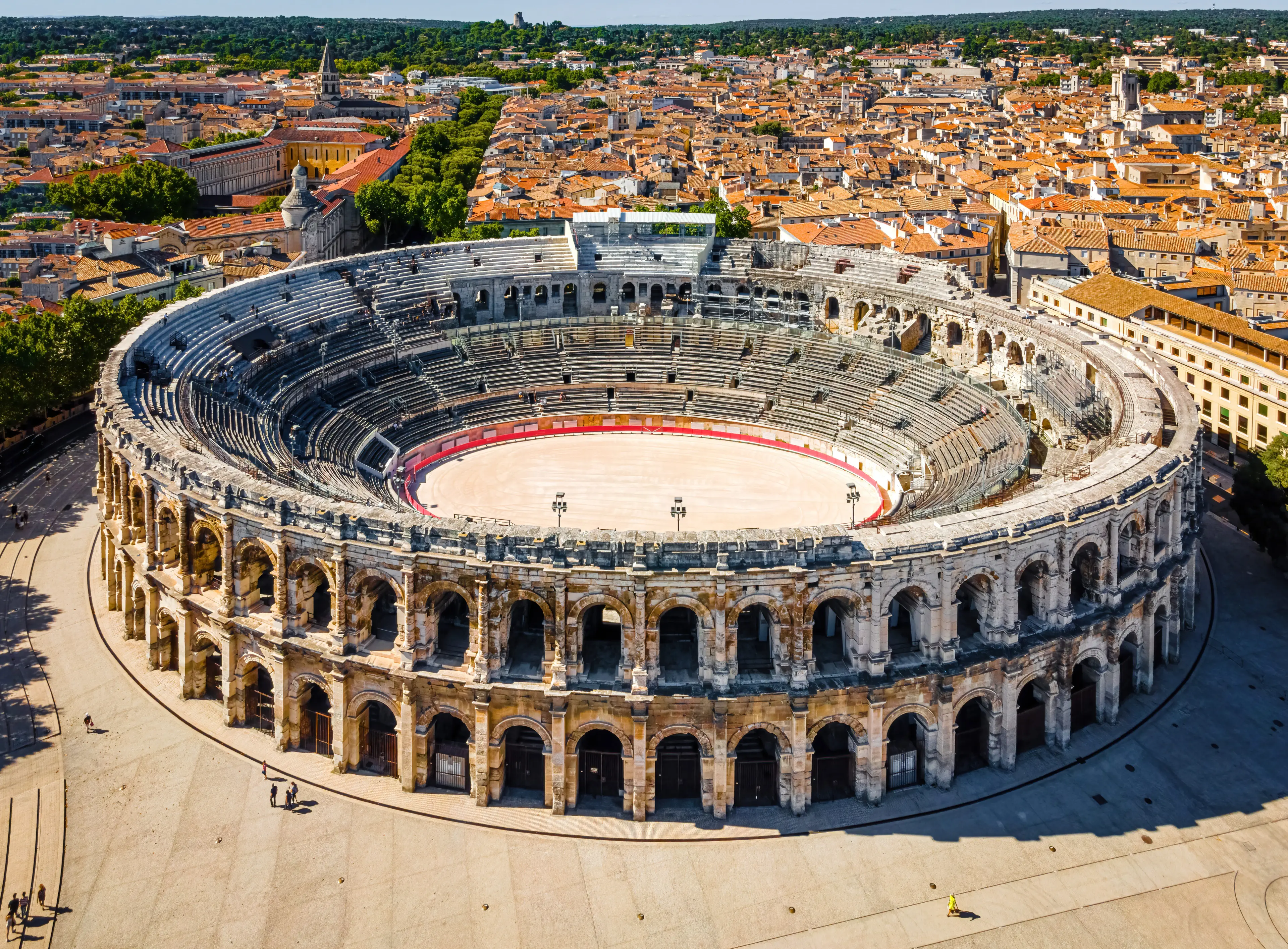 2-Day Nimes Exploration: Local Cuisine, Wine and Outdoor Fun with Friends