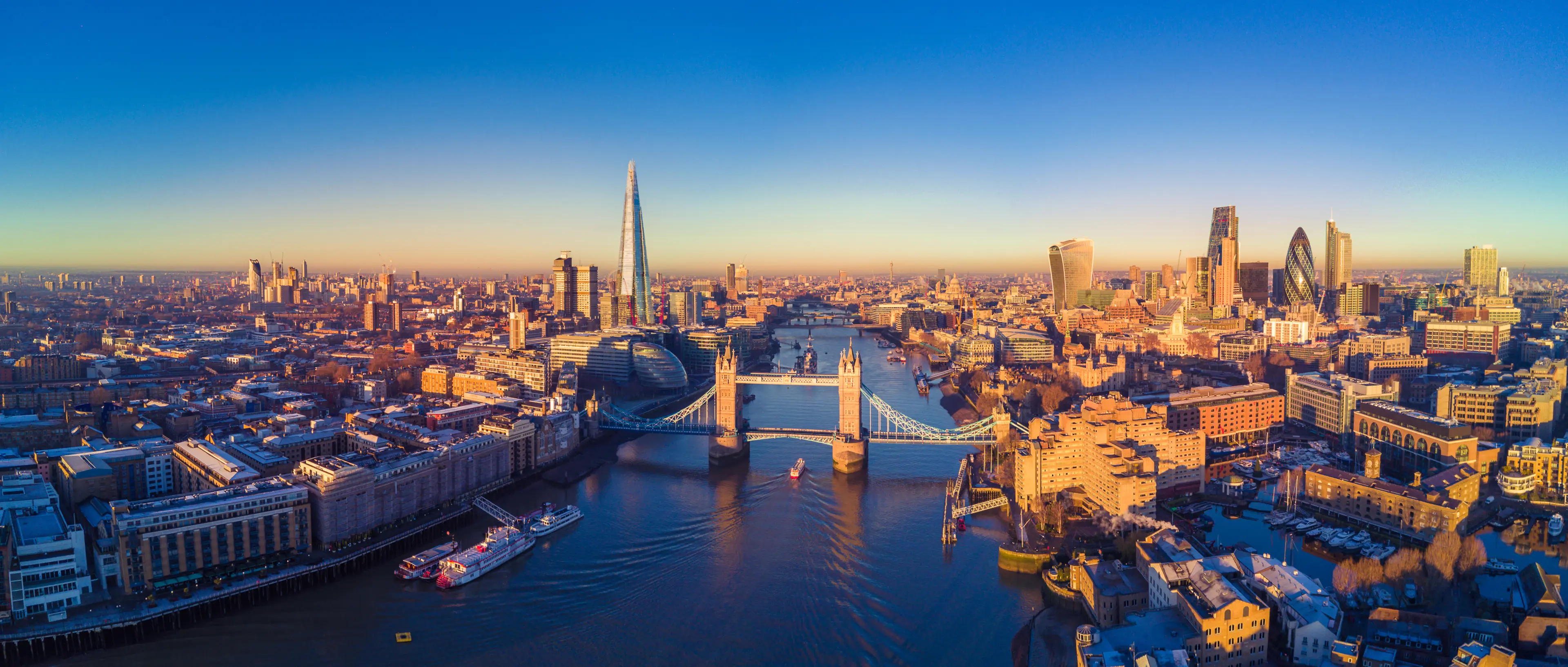 4-Day London Adventure: Sightseeing, Culinary Delights & Nightlife with Friends