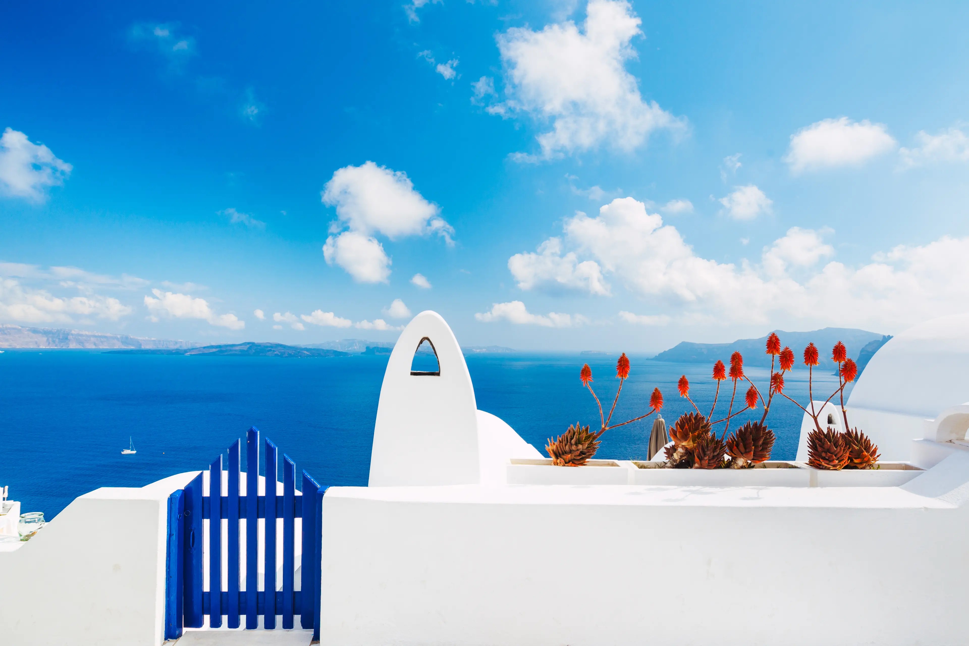 3-Day Santorini Adventure: Sightseeing & Vibrant Nightlife