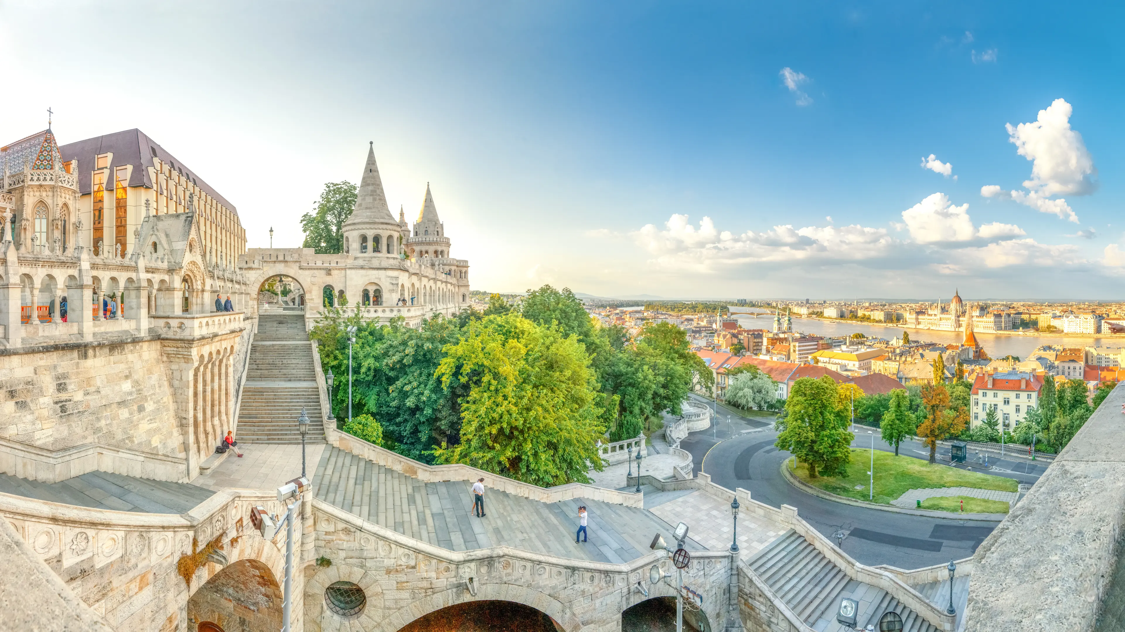 2-Day Solo Budapest Adventure: Shopping and Nightlife Extravaganza