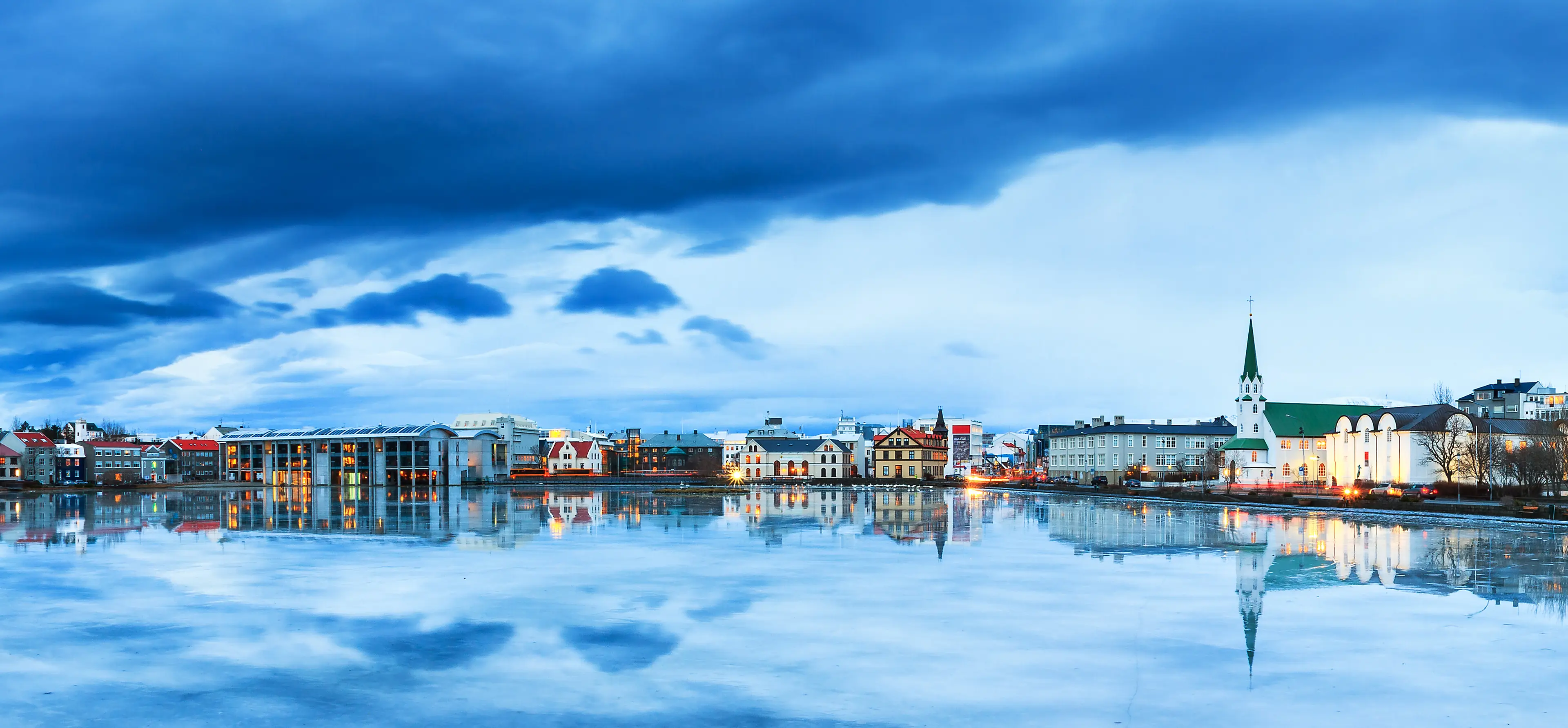2-Day Sightseeing and Nightlife Extravaganza in Reykjavik with Friends
