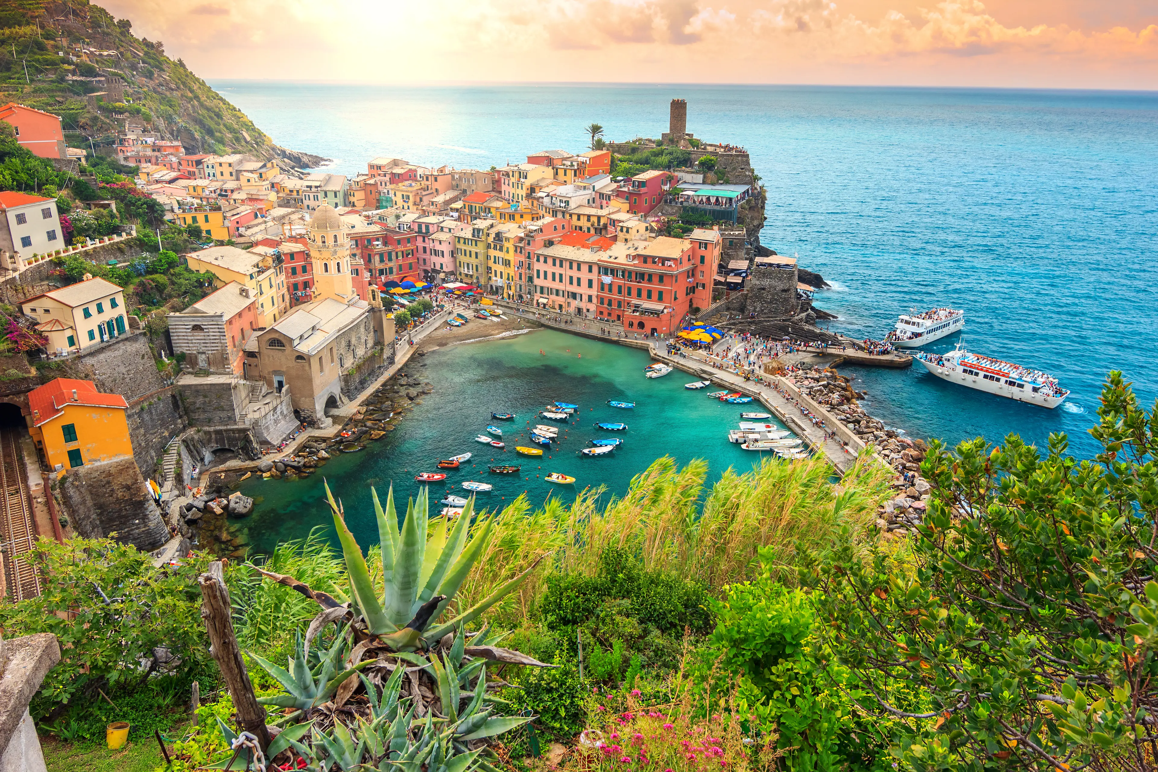 1-Day Offbeat Cinque Terre Itinerary: Nightlife & Sightseeing with Friends